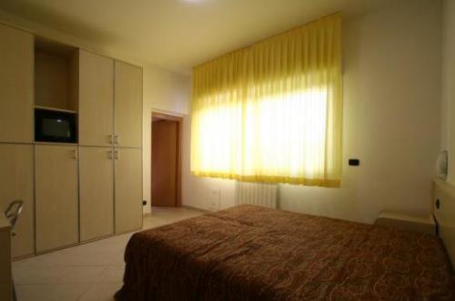 Two-Bedroom Apartment (6 Adults) - Photo 11