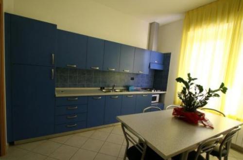 Two-Bedroom Apartment (6 Adults) - Photo 10