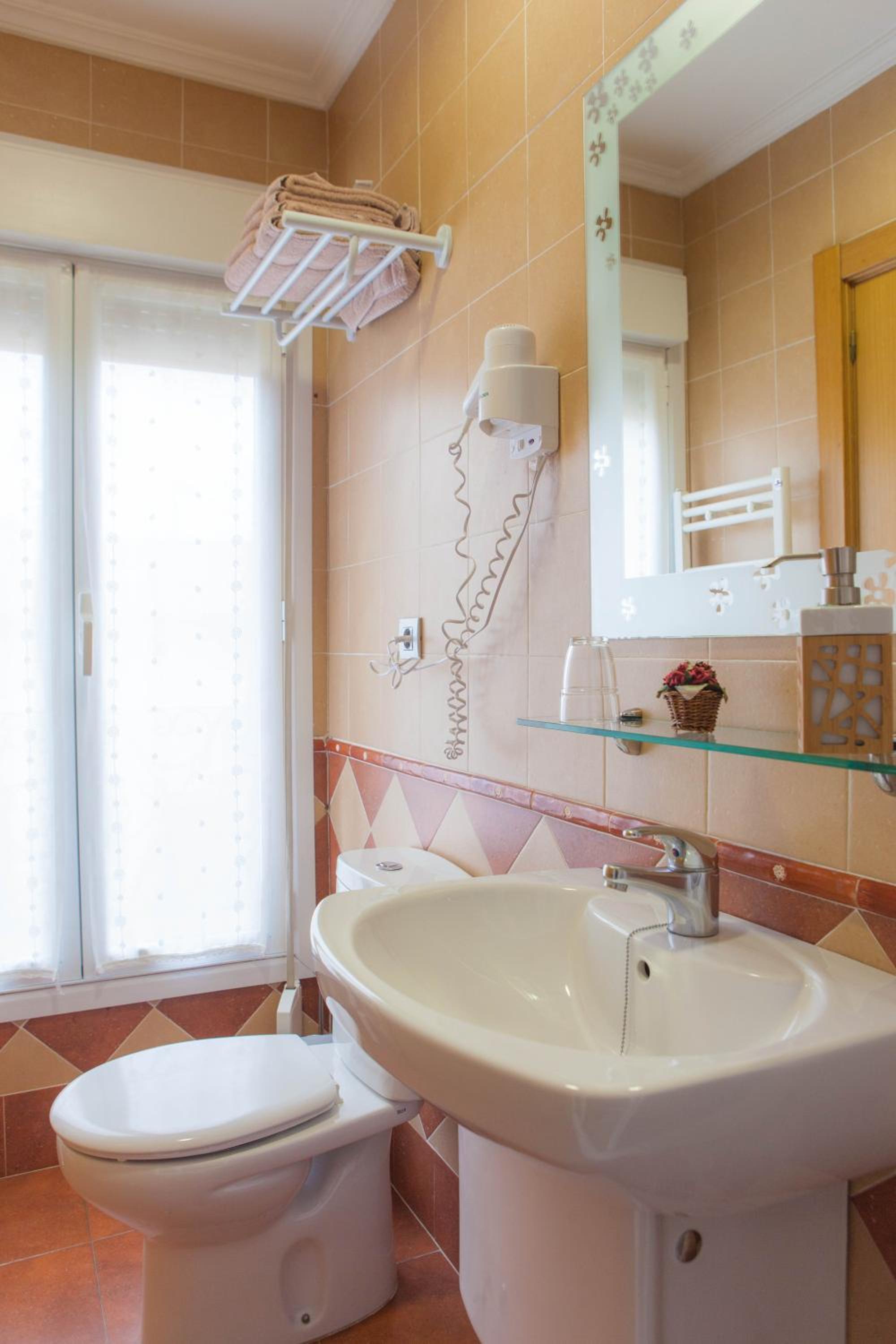 Double Room with Private Bathroom photo 3