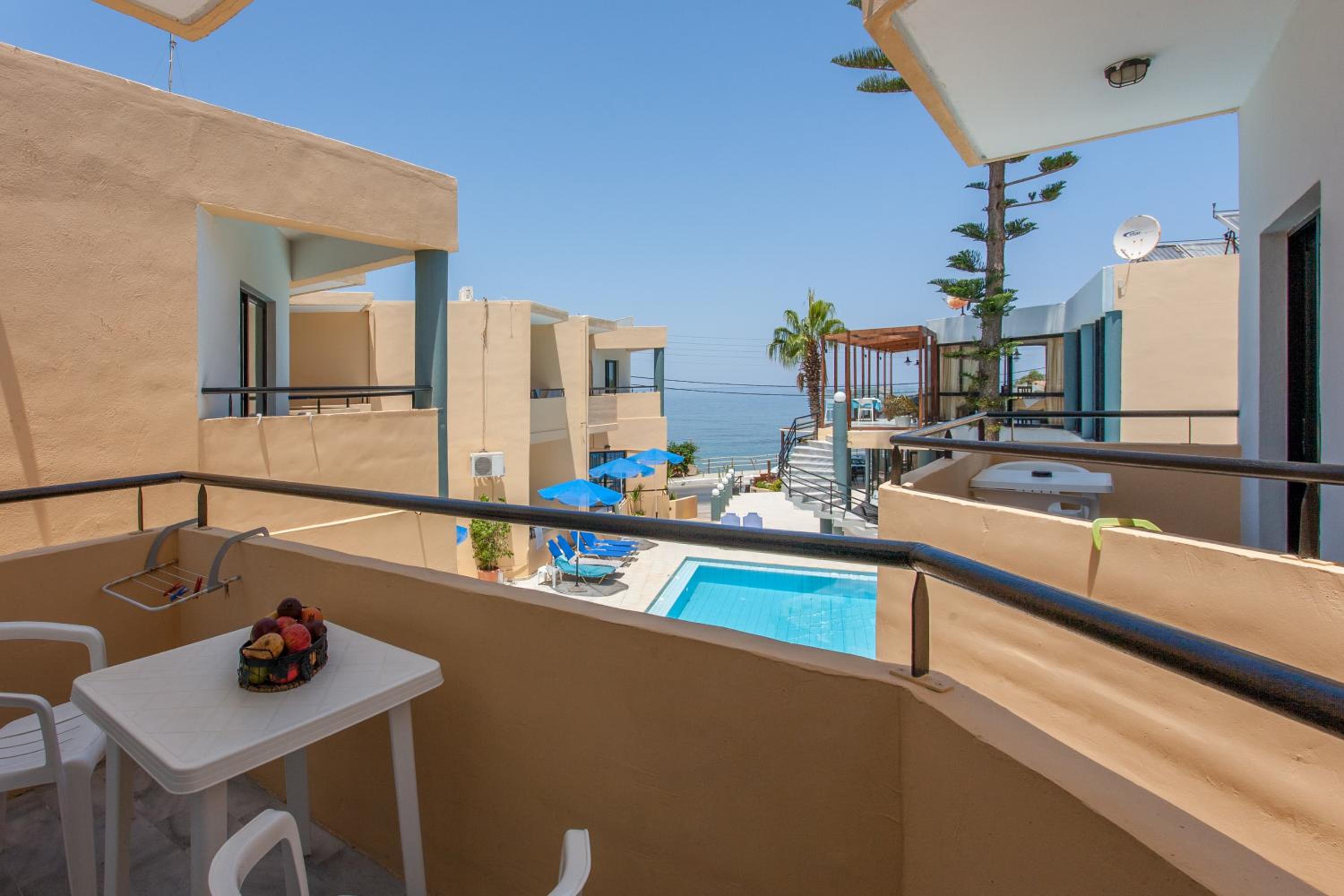 Twin Room with Sea View - Photo 3
