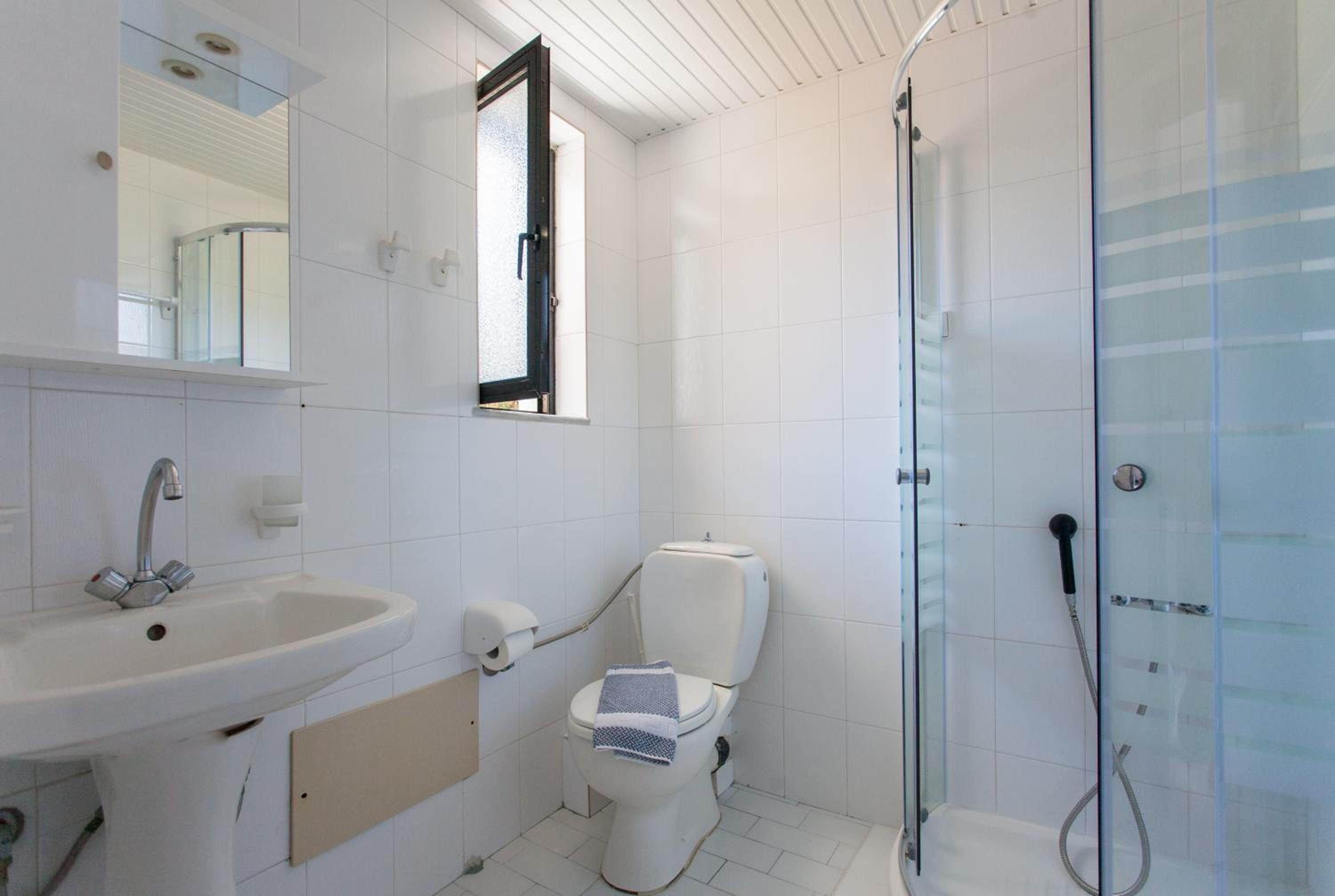 Twin Room with Sea View - Photo 4