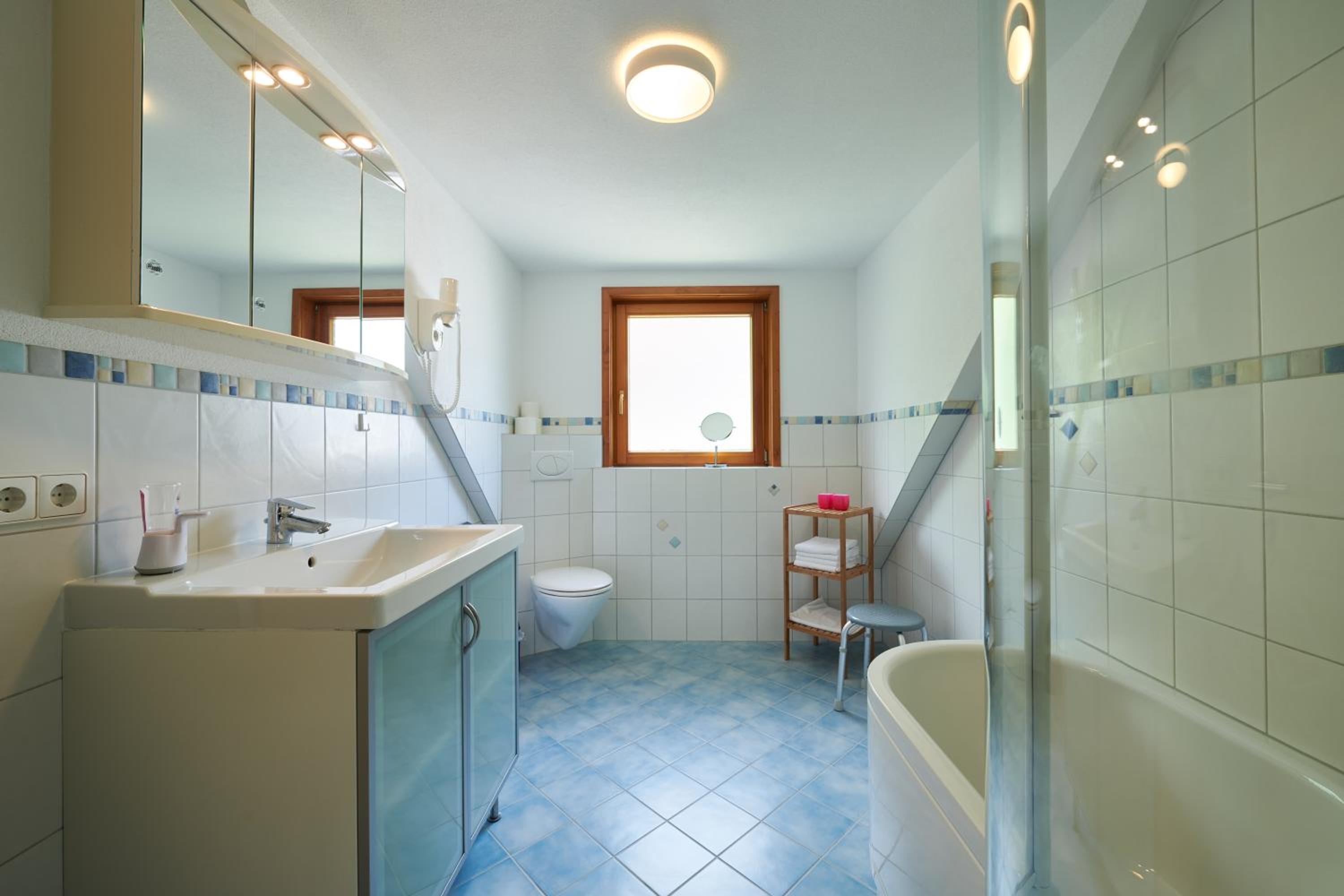 Two-Bedroom Apartment - Annex - Photo 5