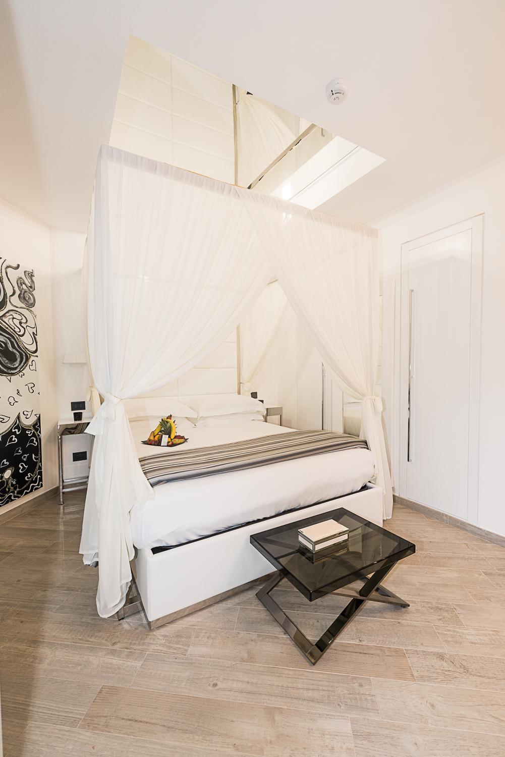 Luxury Suite with Jacuzzi with Spa Access - Separate Building - Photo 4