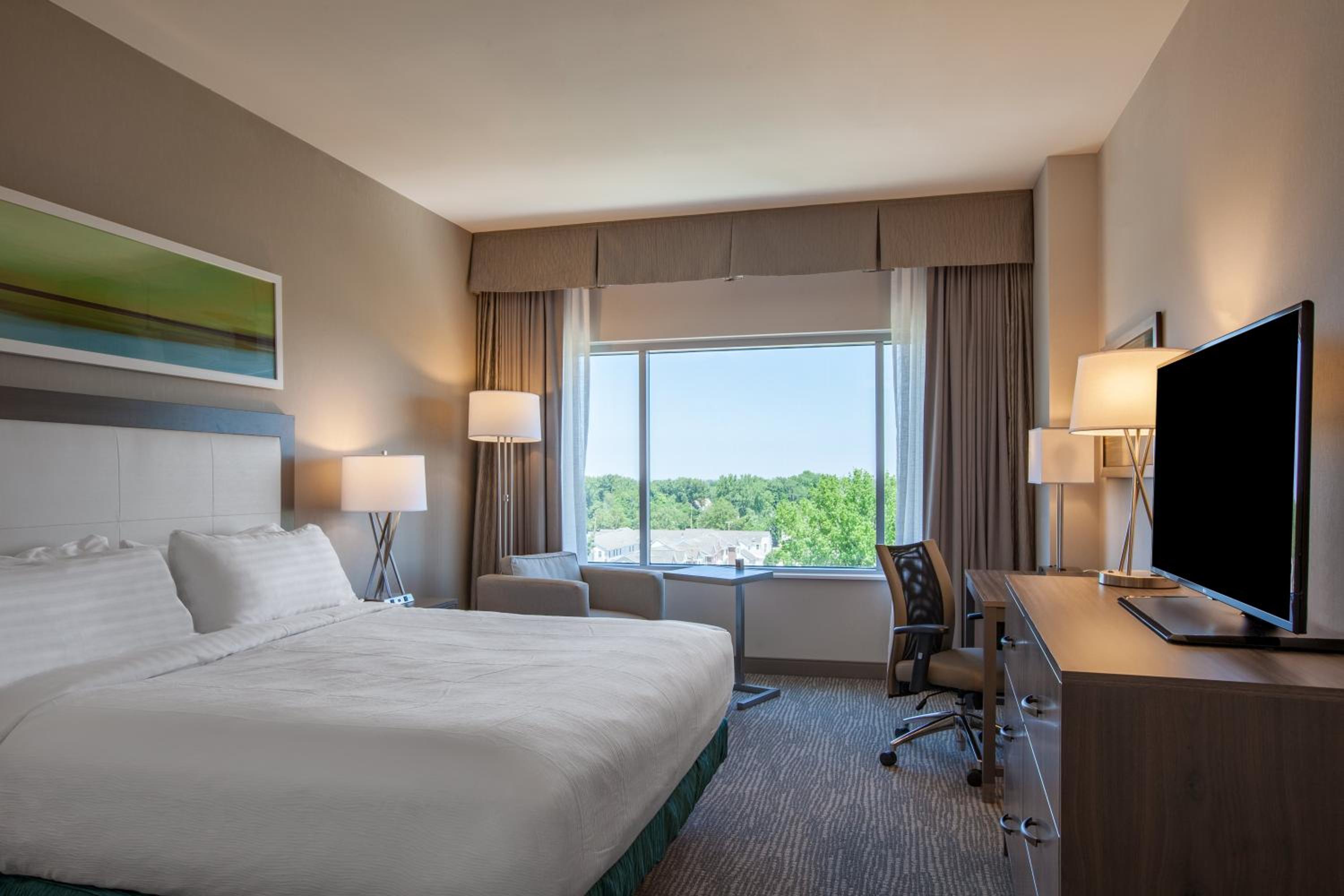 Deluxe King Room - Disability Access - Accessible Tub
