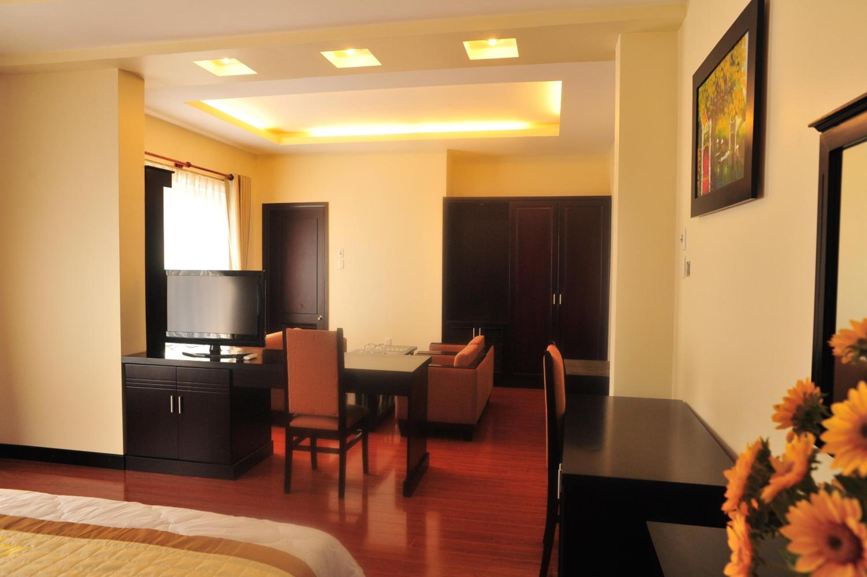 Suite - Photo 8