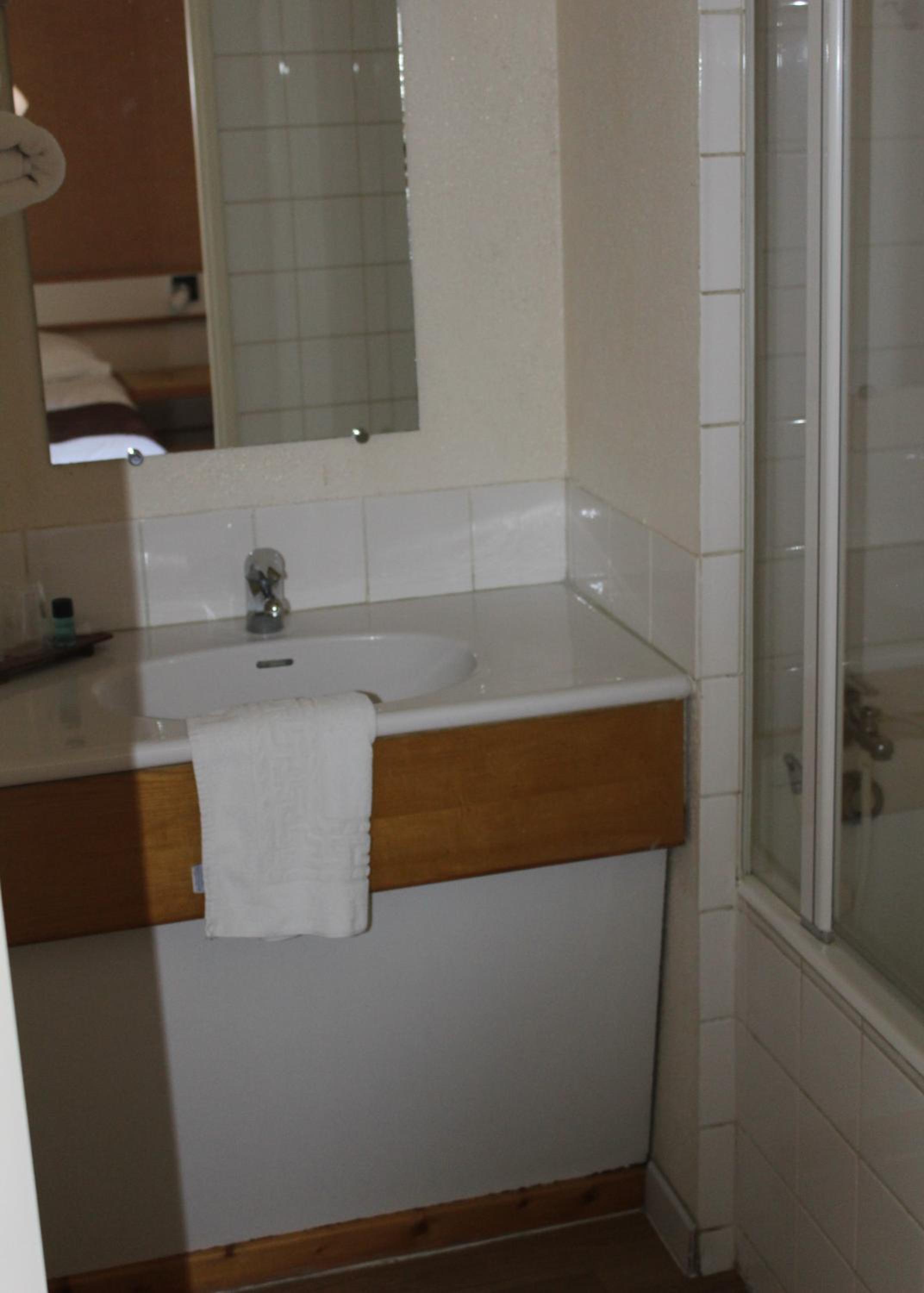 Twin Room - Photo 6