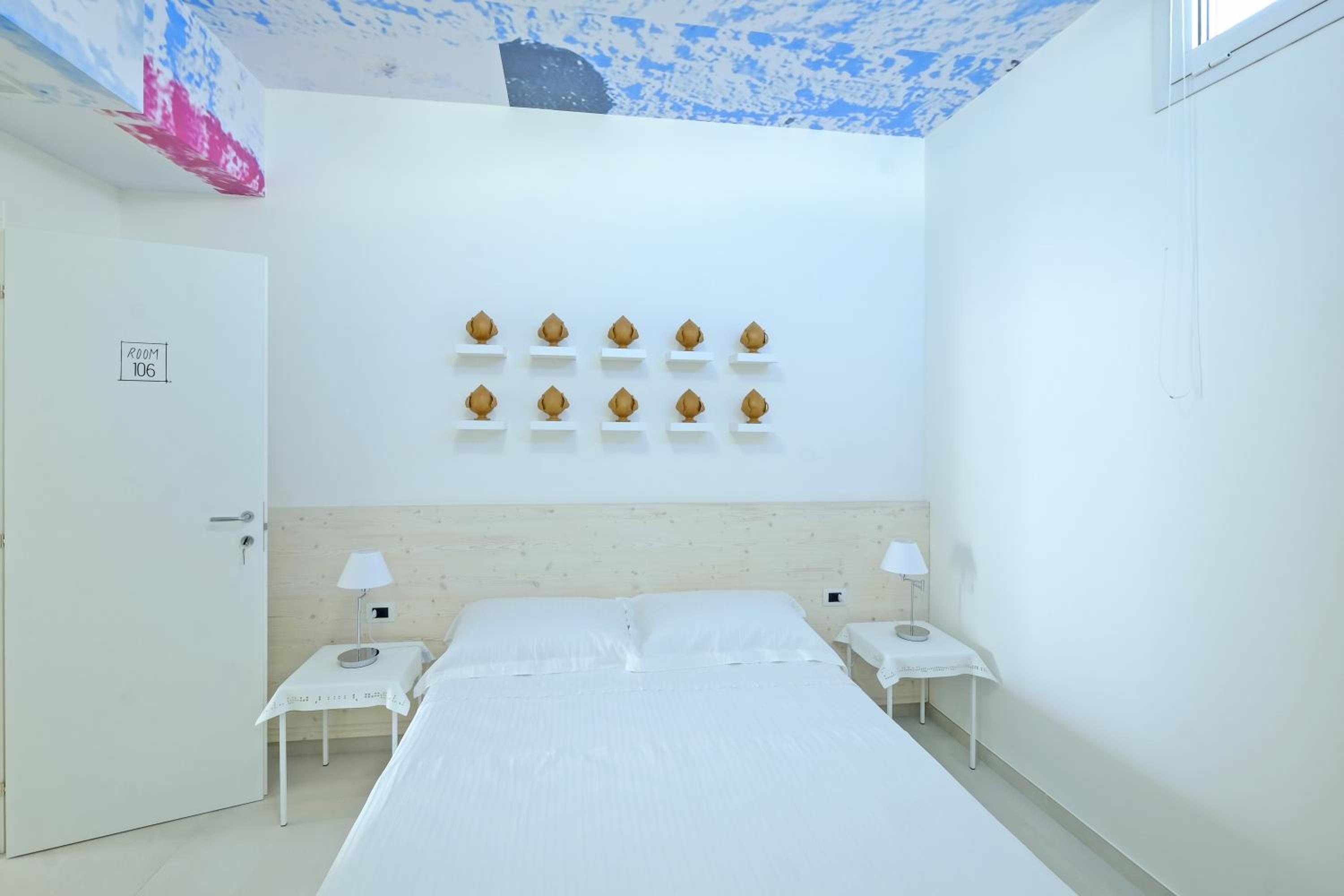 Deluxe Room - Photo 6