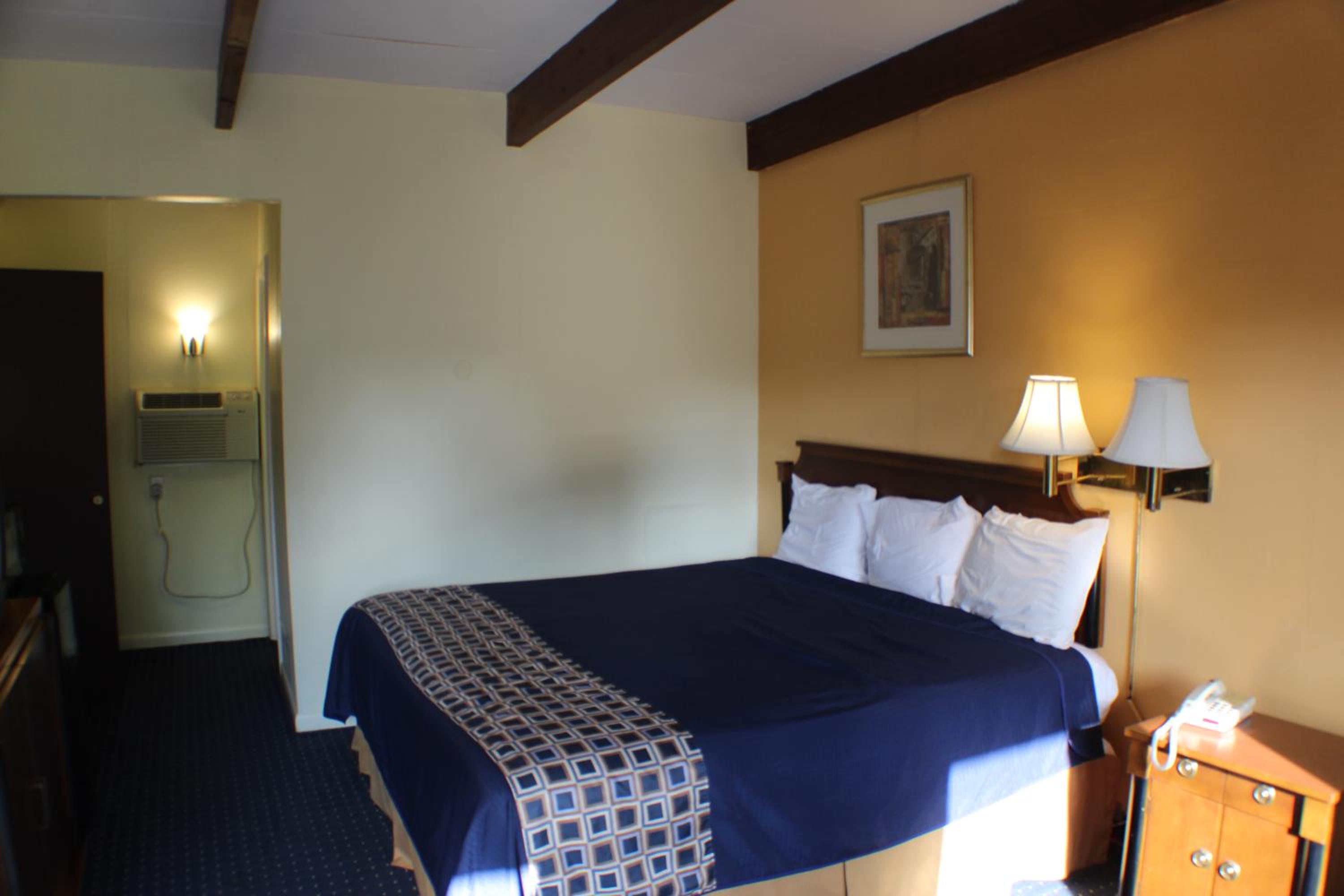 King Room - Non-Smoking - Photo 1