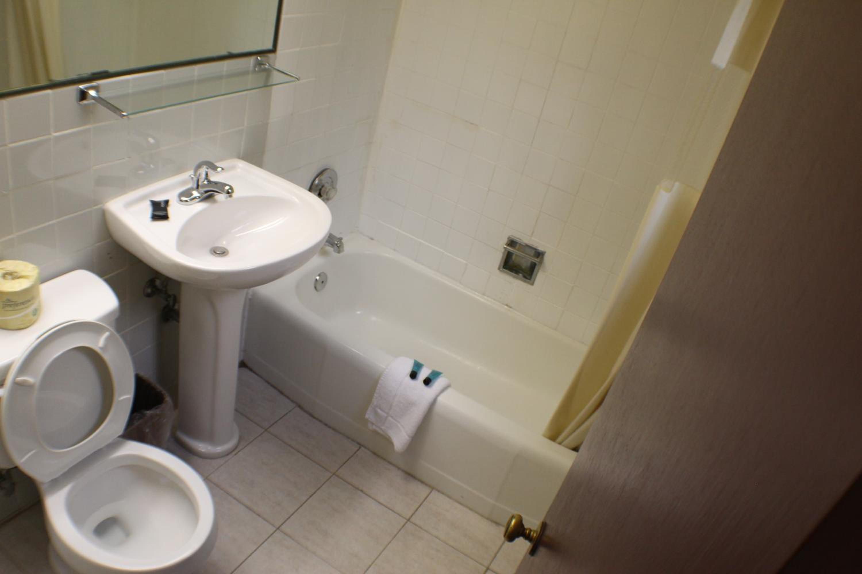 Double Room with Two Double Beds - Non-Smoking - Photo 4