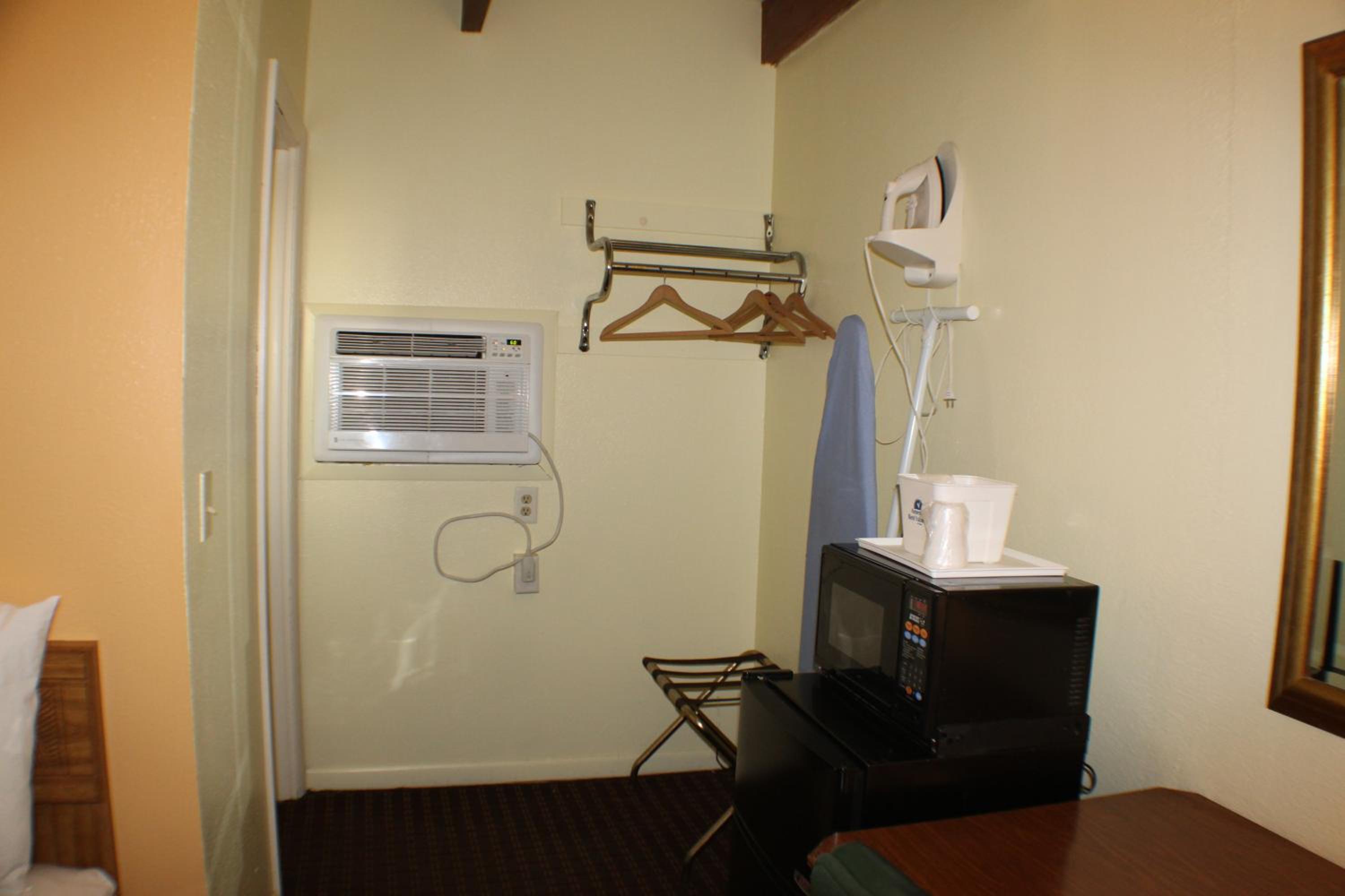 Three Double Beds Non-Smoking - Photo 1