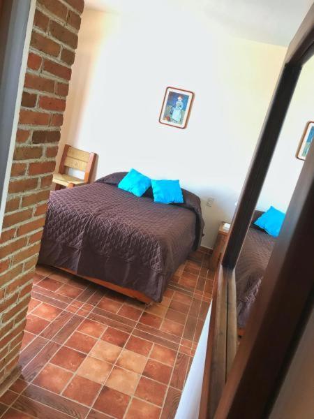Twin Room with Private Bathroom - Photo 8