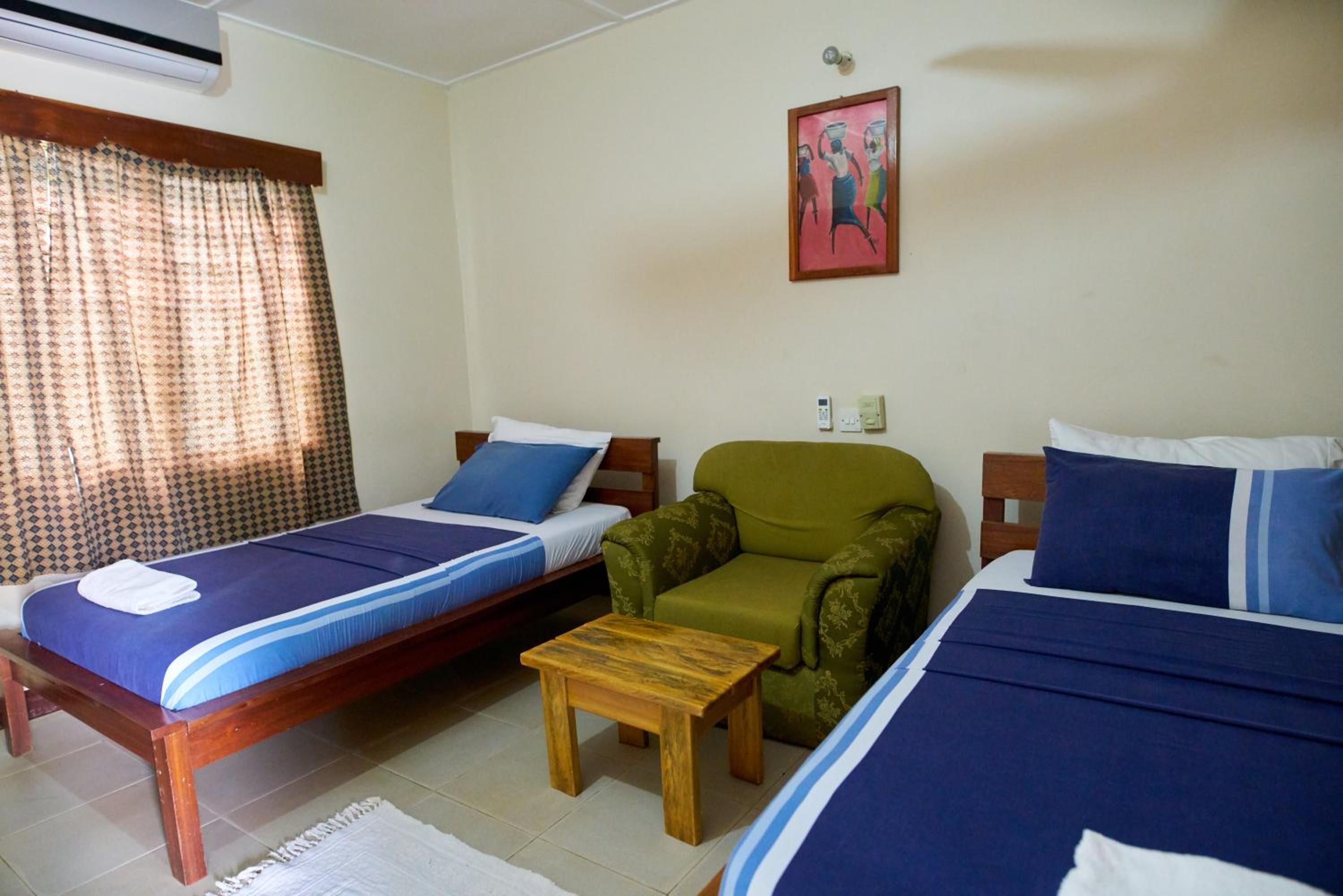 Twin Room with Bathroom photo 2