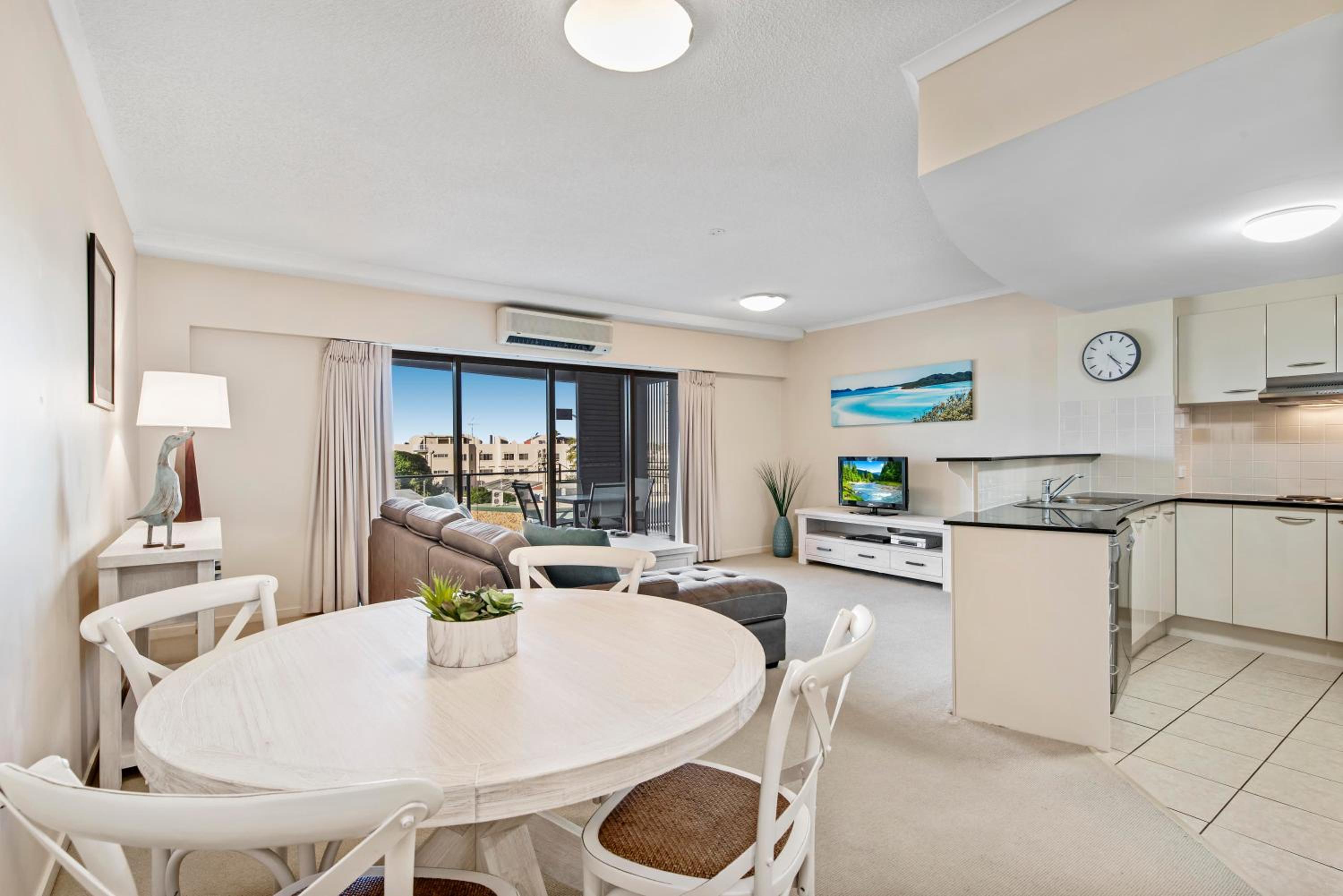 One-Bedroom Apartment with Balcony - Level 2 photo 2
