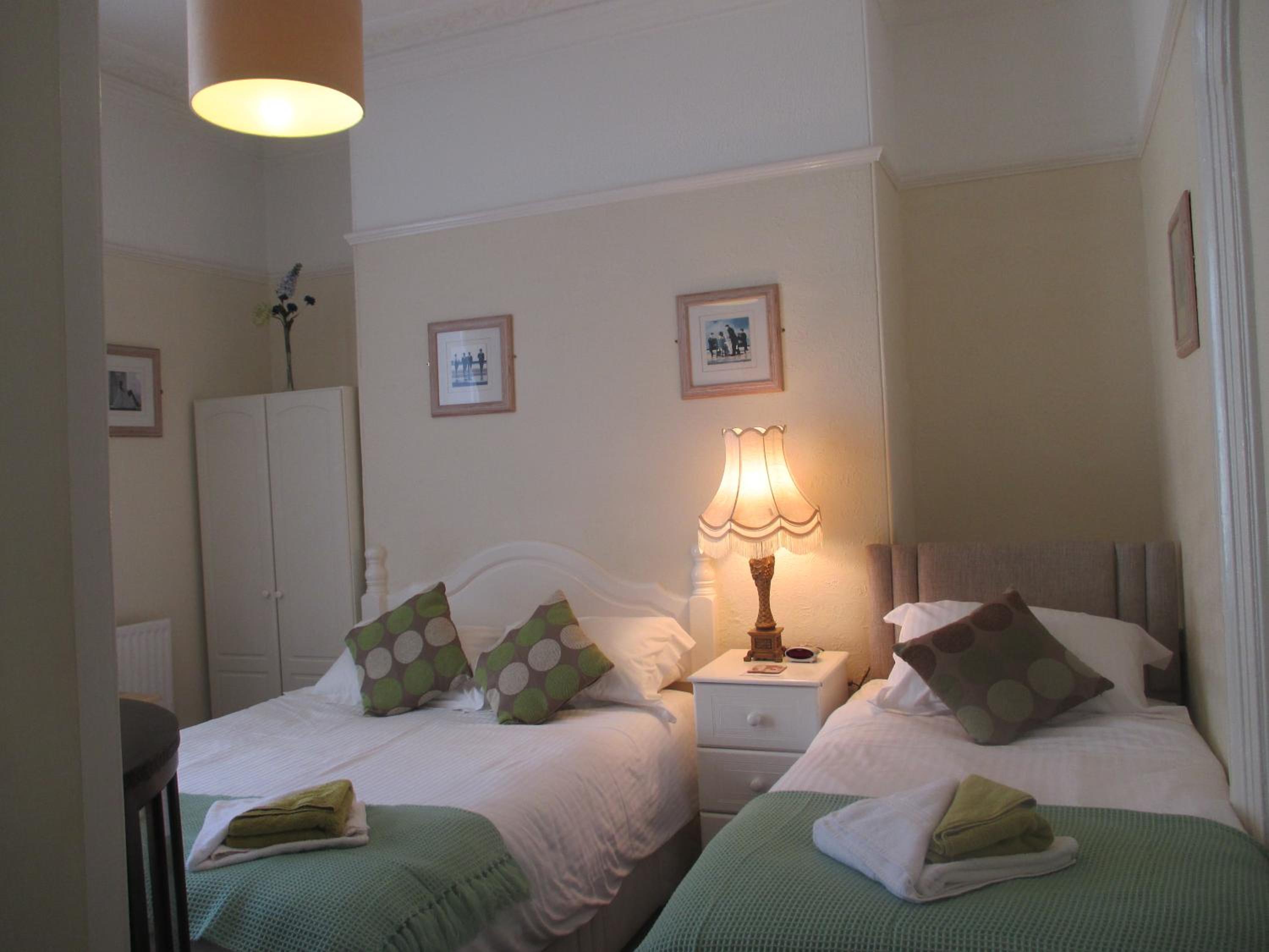 Family En-Suite Room with Shower  photo 3