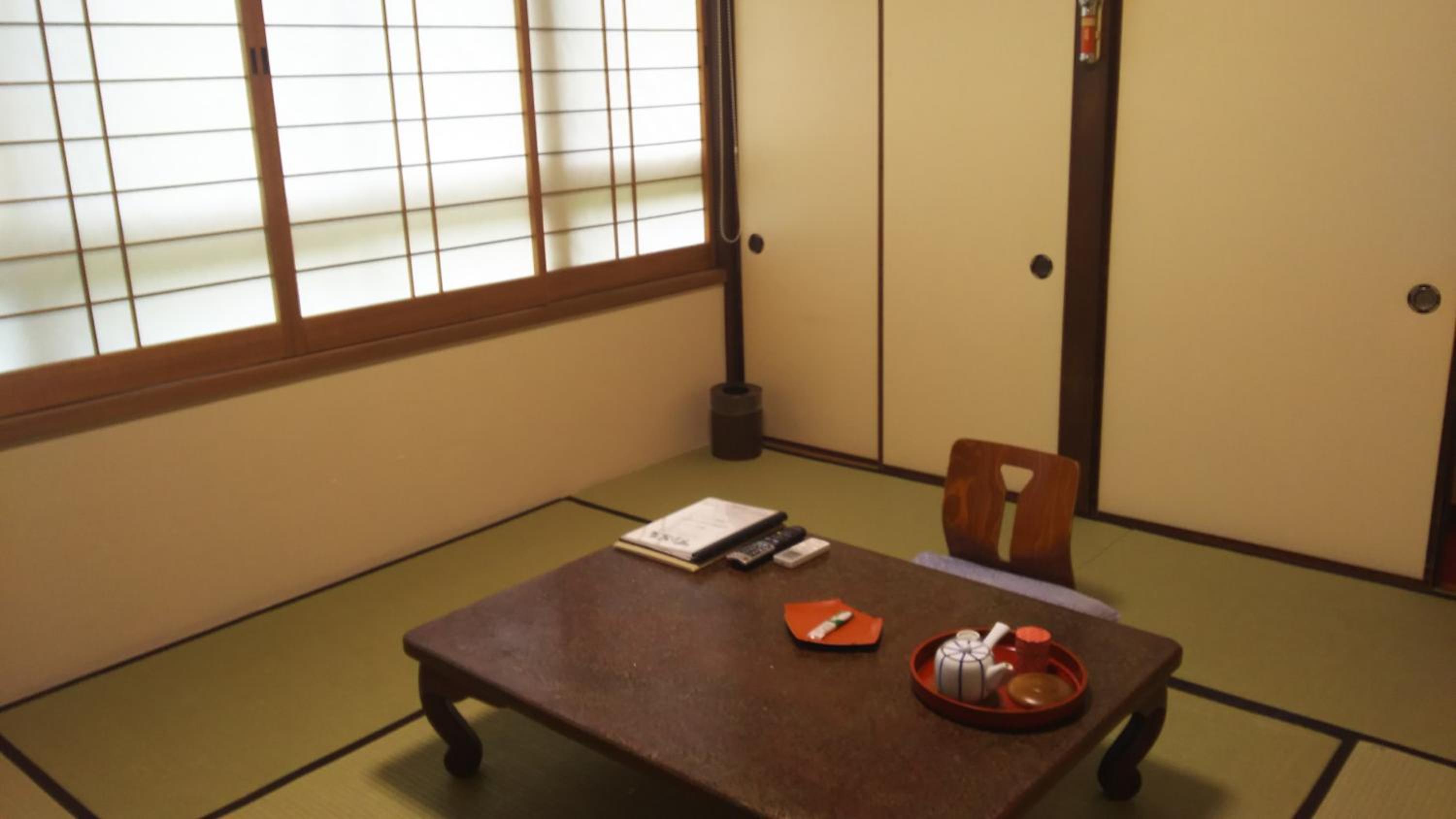 Japanese-Style Standard Room with Shared Bathroom photo 3