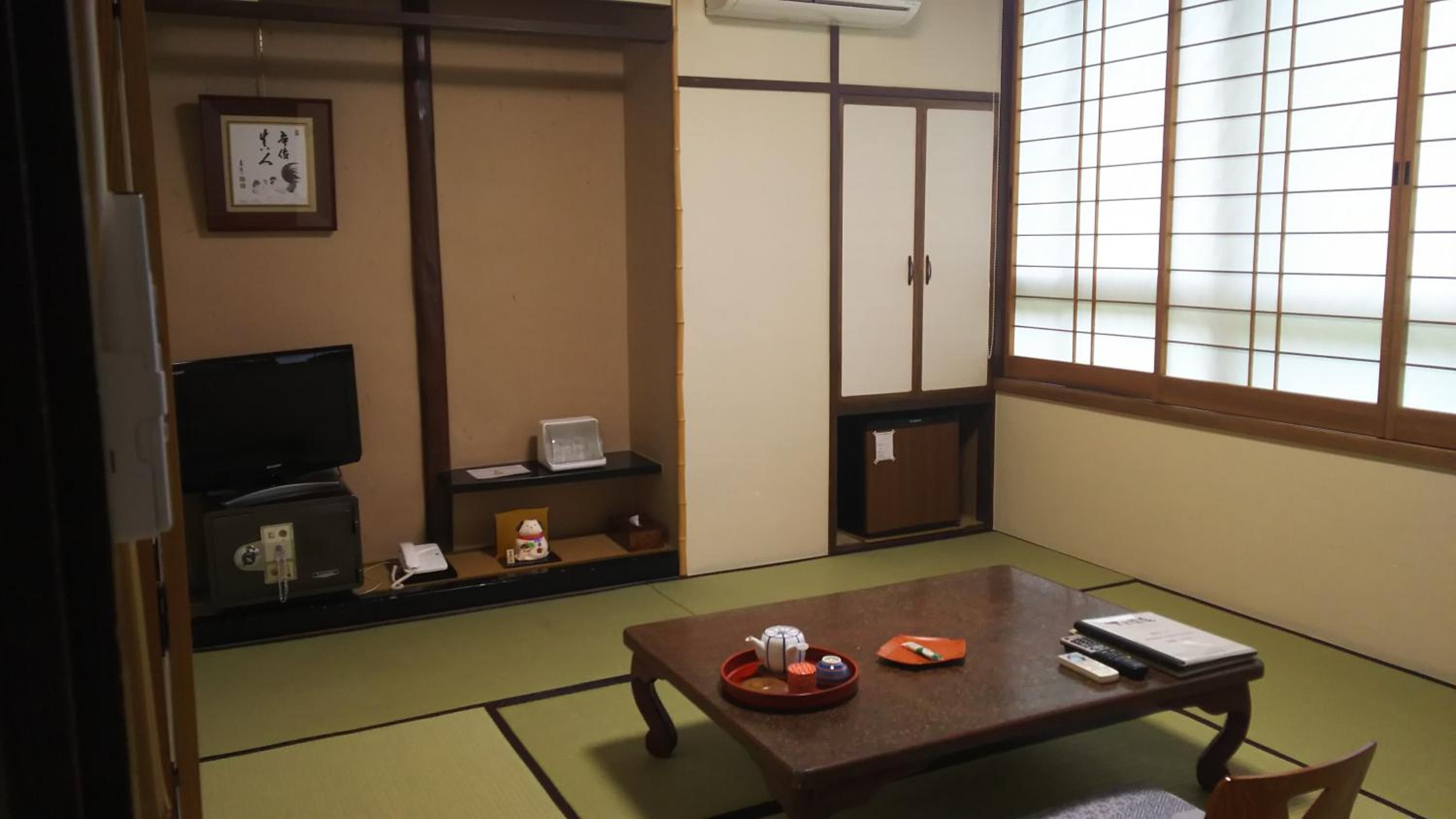 Japanese-Style Standard Room with Shared Bathroom photo 2