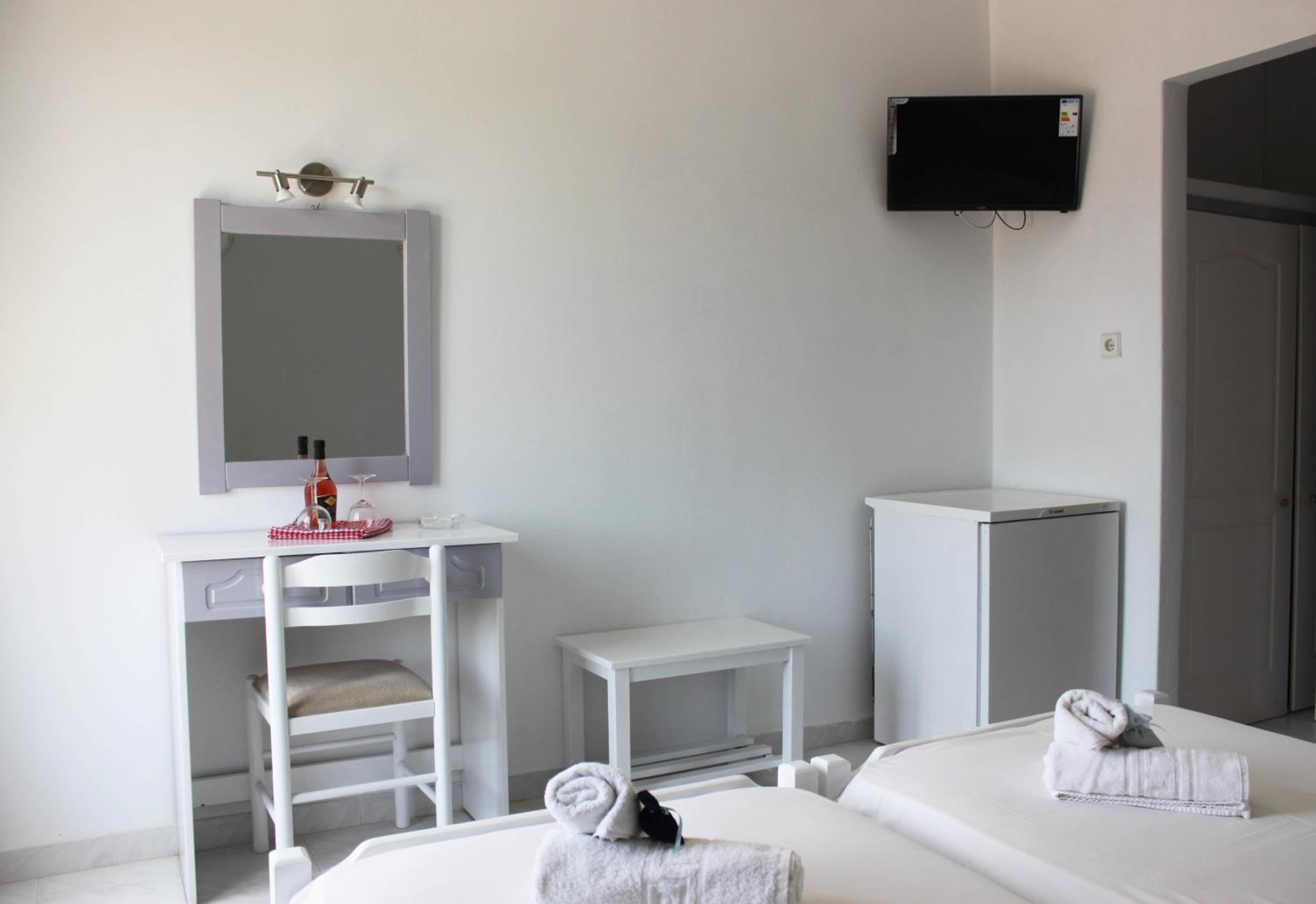 Standard Double or Twin Room with Balcony - Photo 12