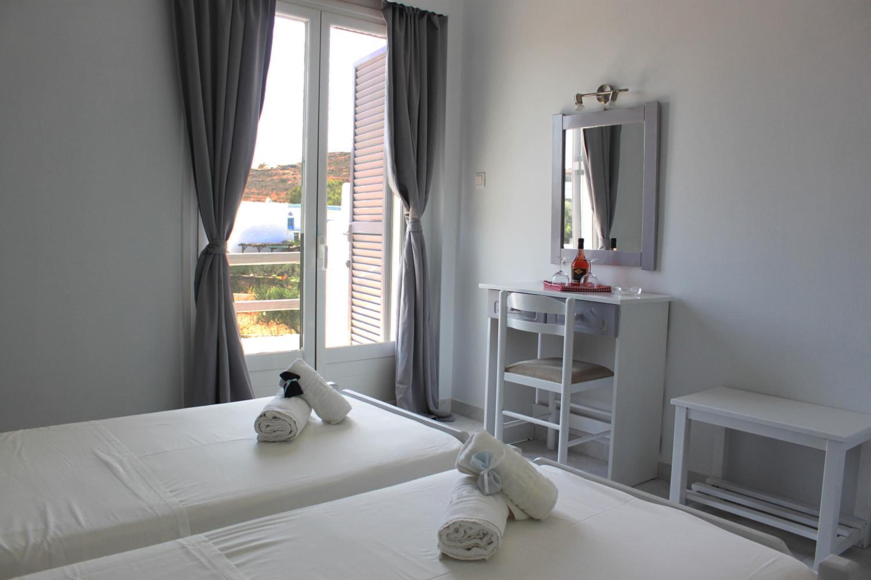 Standard Double or Twin Room with Balcony - Photo 8