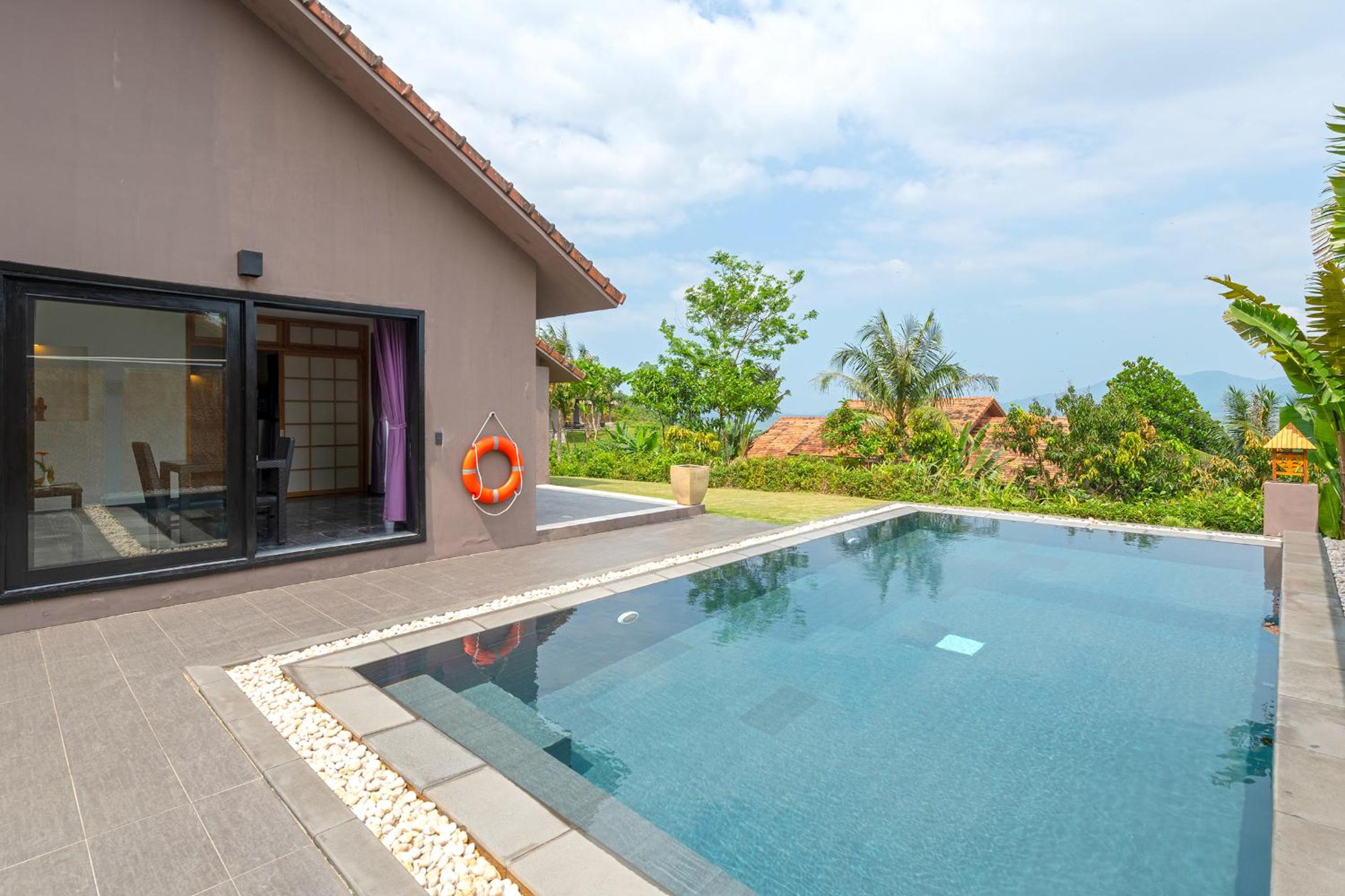 Hillside Pool Villa with Free 8-Hour Transportation - Photo 1