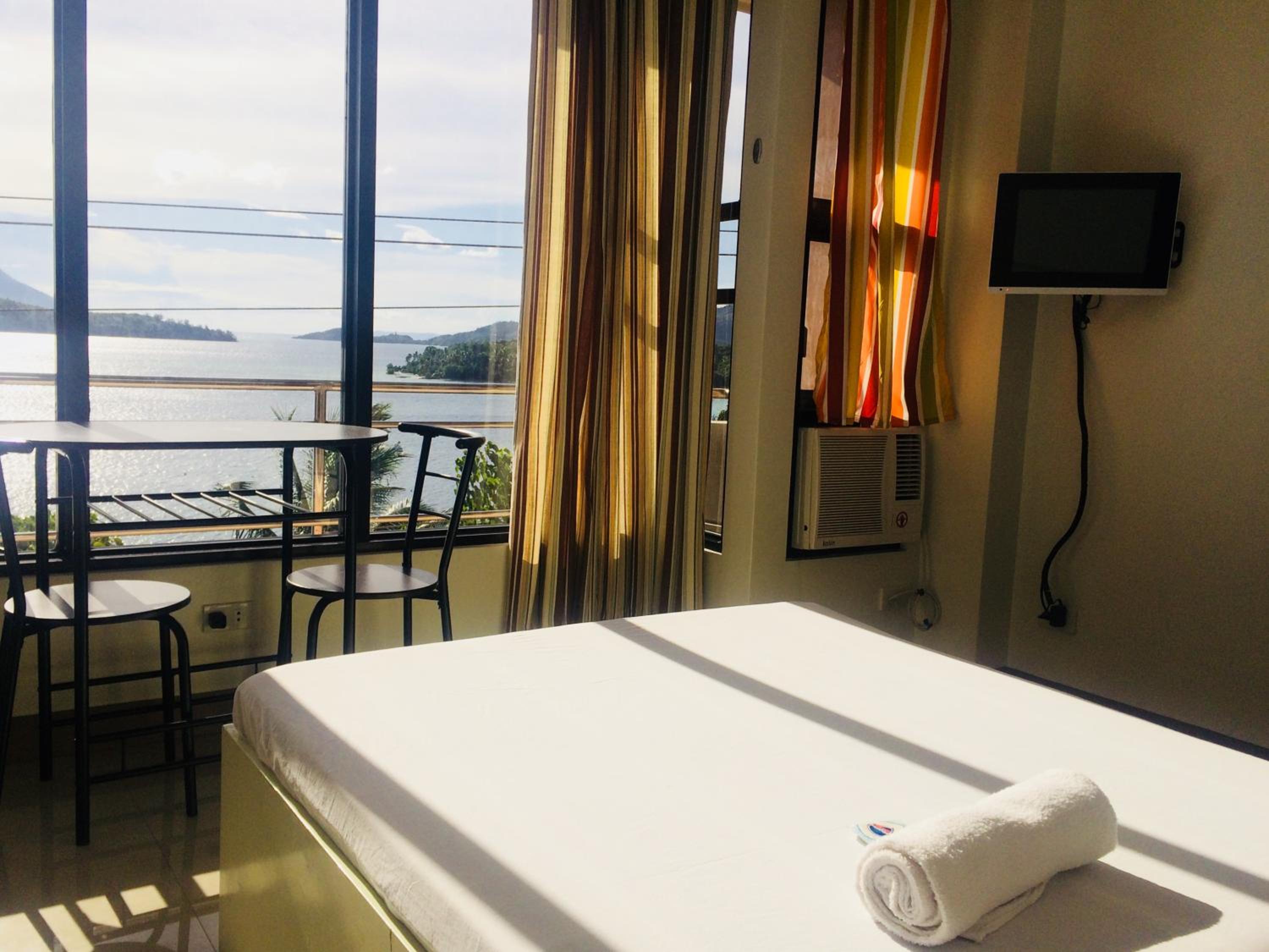 Quadruple Room with Sea View - Photo 2