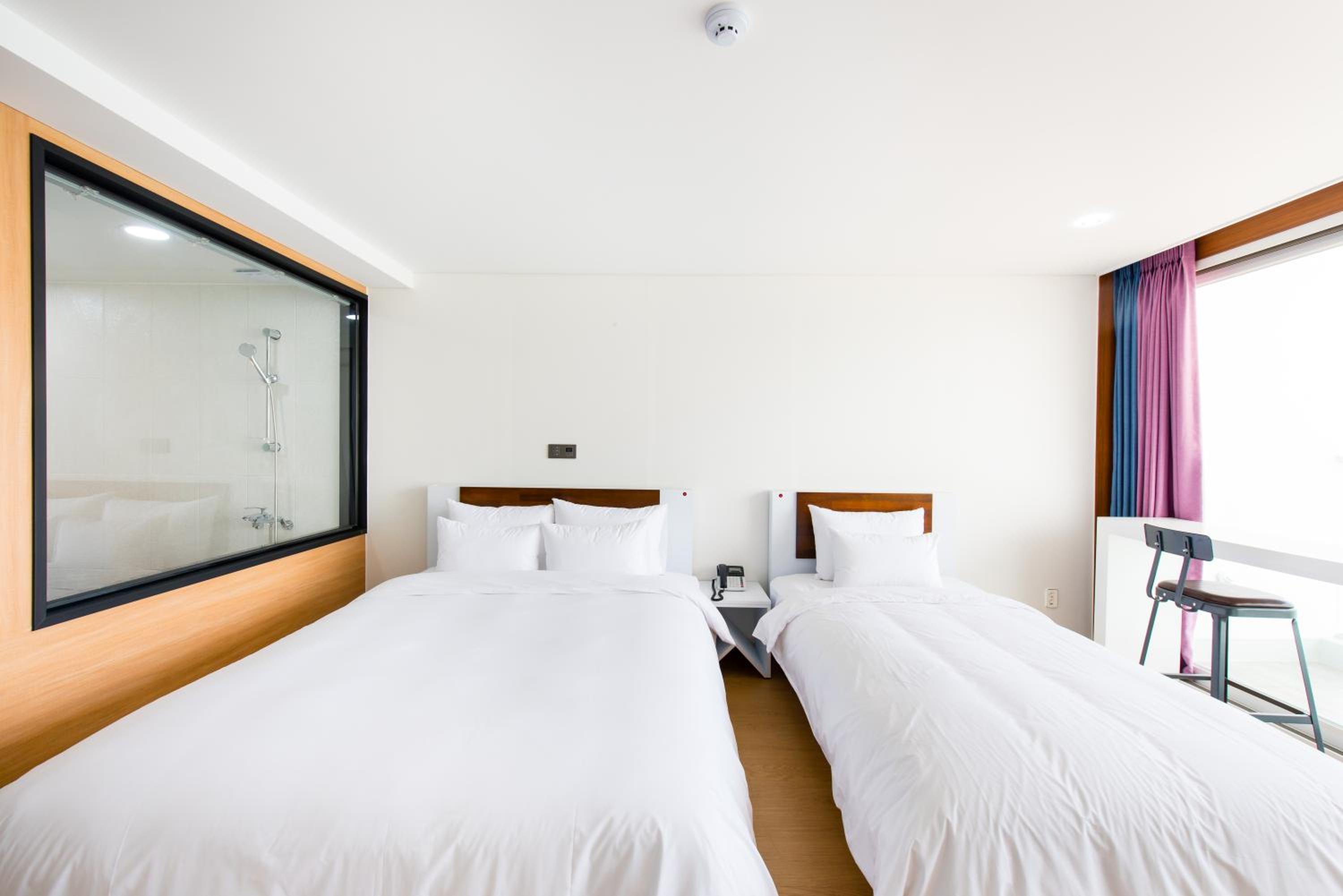 Deluxe Twin Room with Sea View - Photo 2