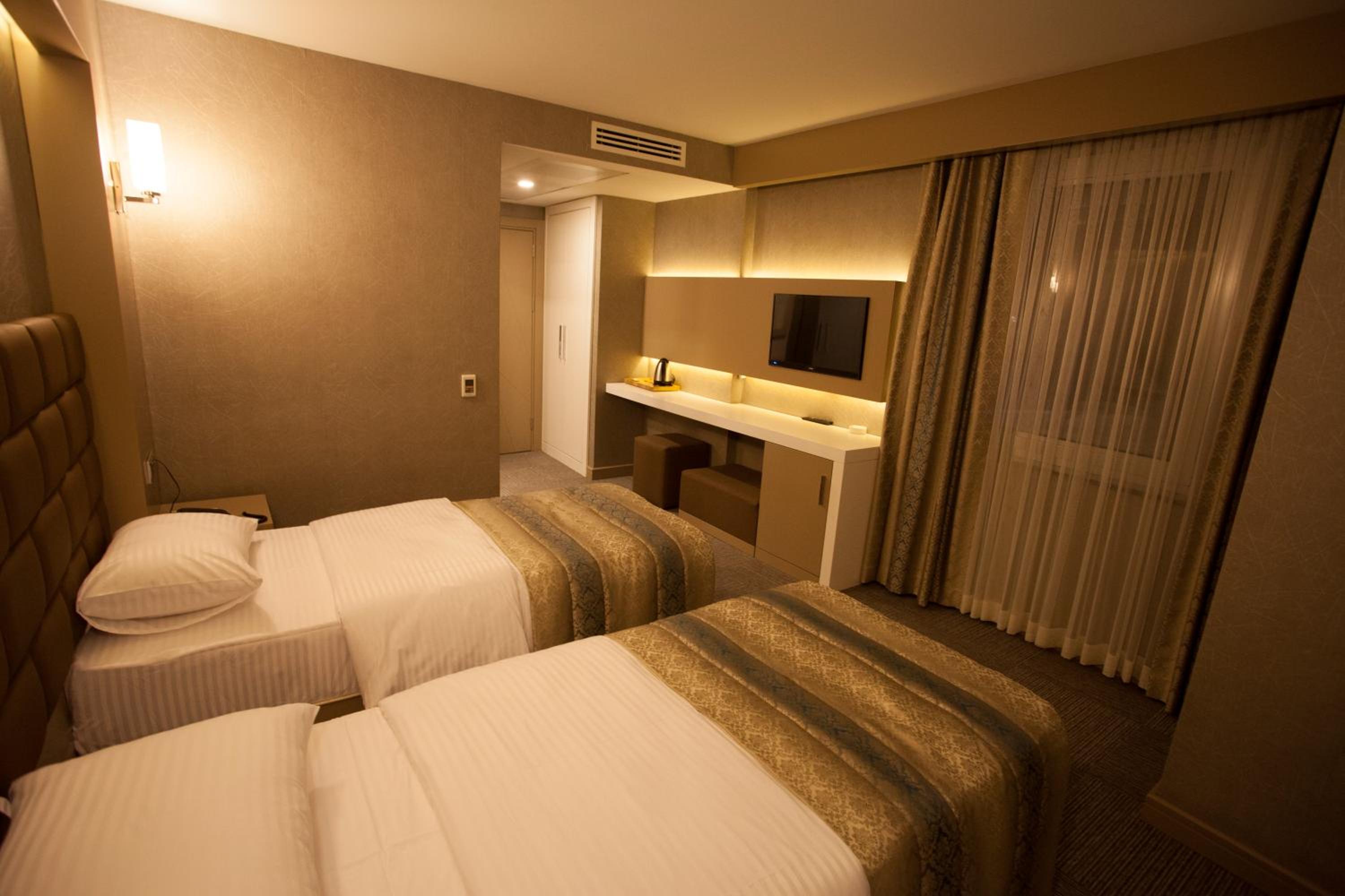 Large Double or Twin Room photo 3
