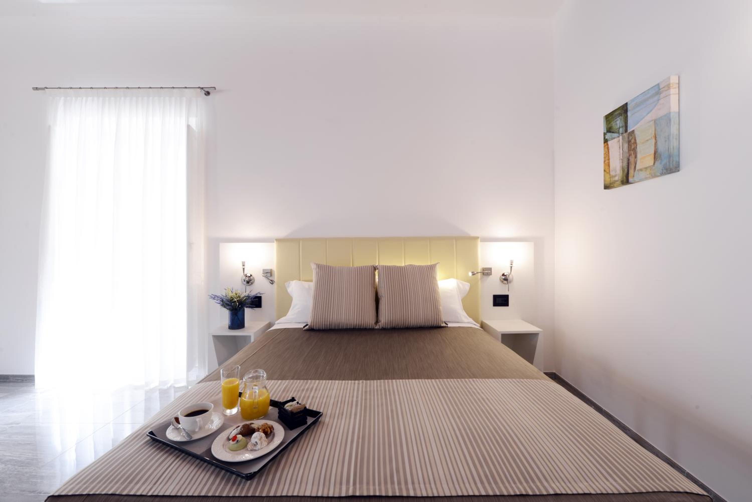 Deluxe Room, 1 Queen Bed, Non Smoking, Balcony (Converts to 2 Twin Beds) thumbnail 6