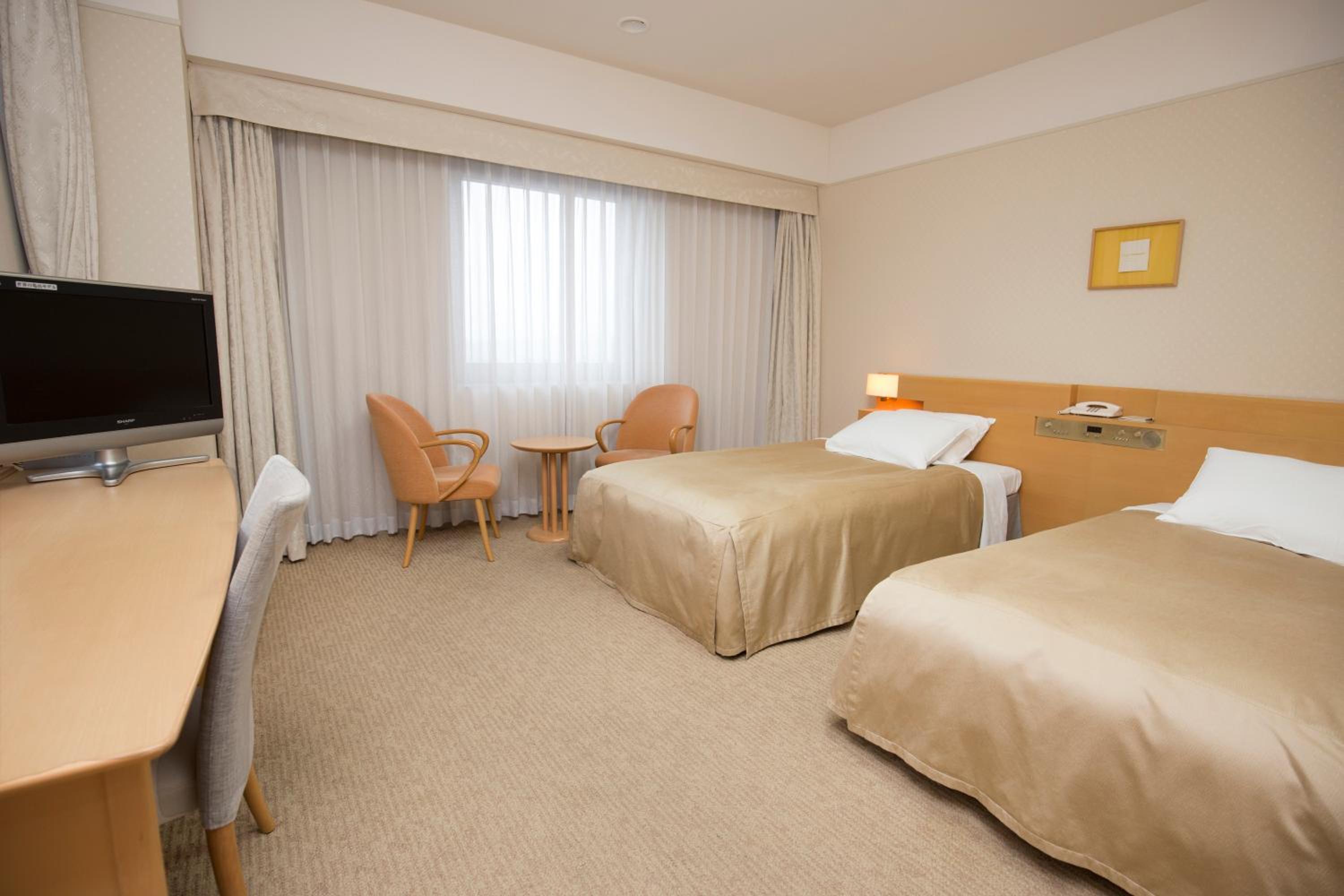 Twin Room - Non-Smoking - Photo 1
