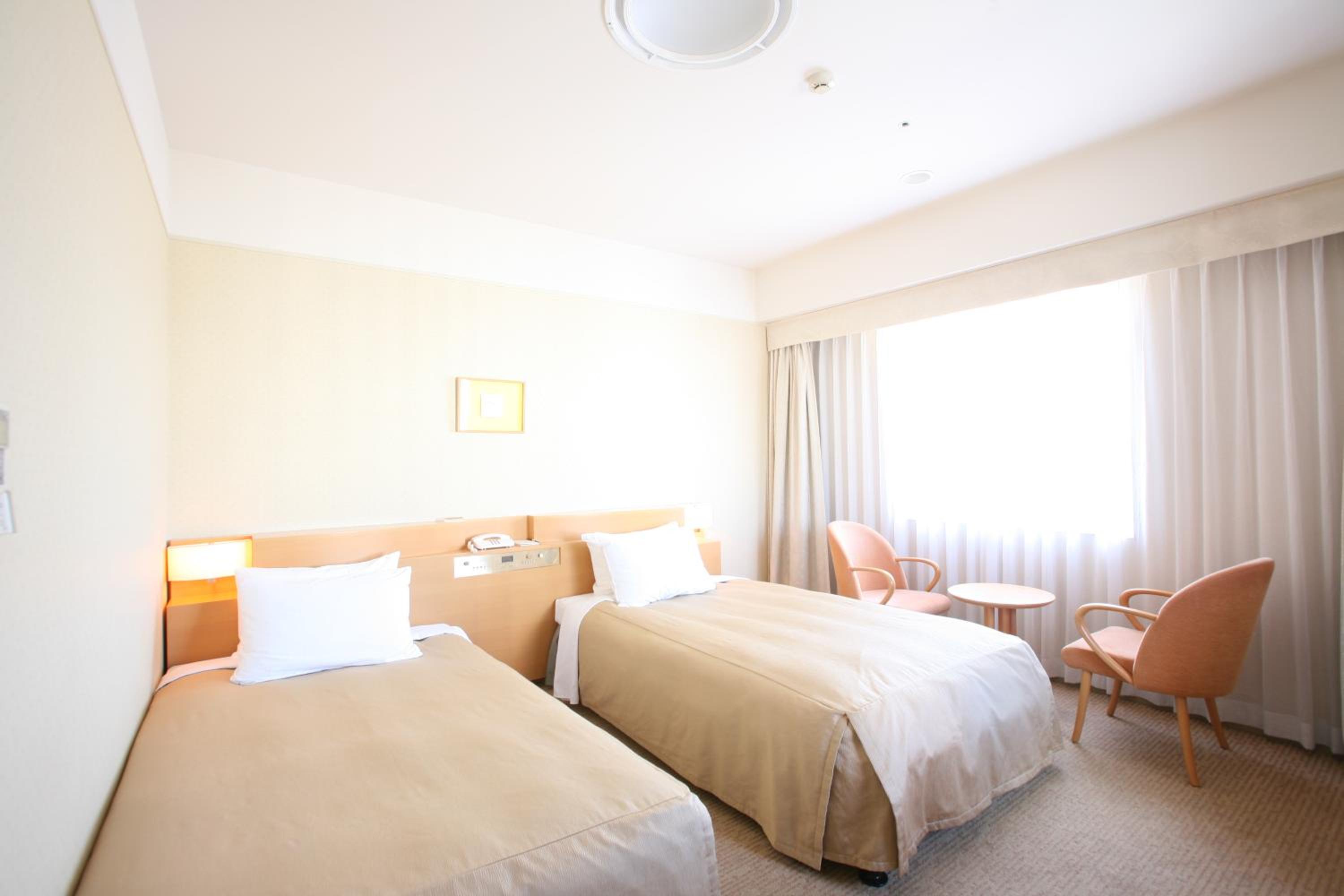 Twin Room - Non-Smoking - Photo 3