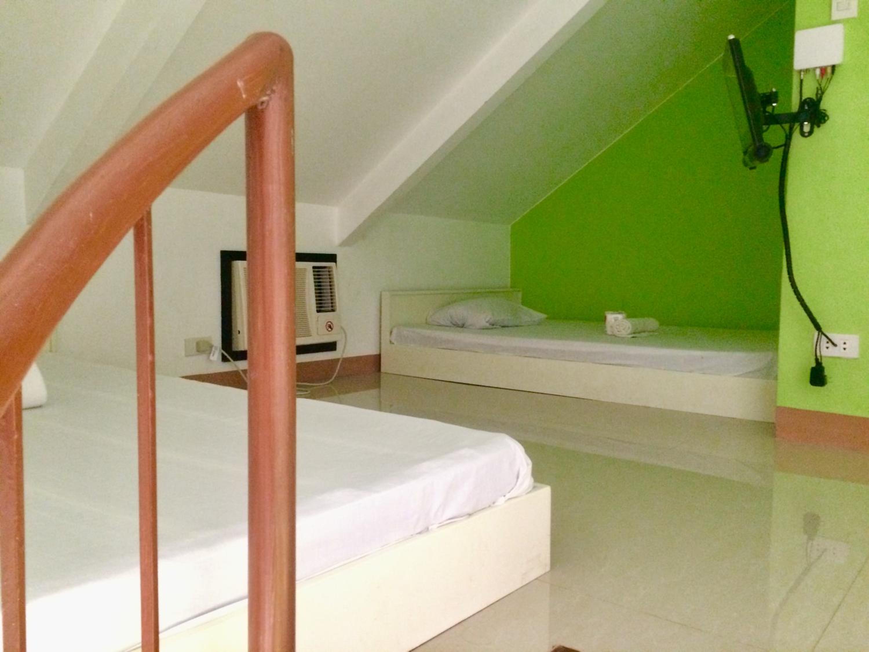 Deluxe Family Room - Photo 7