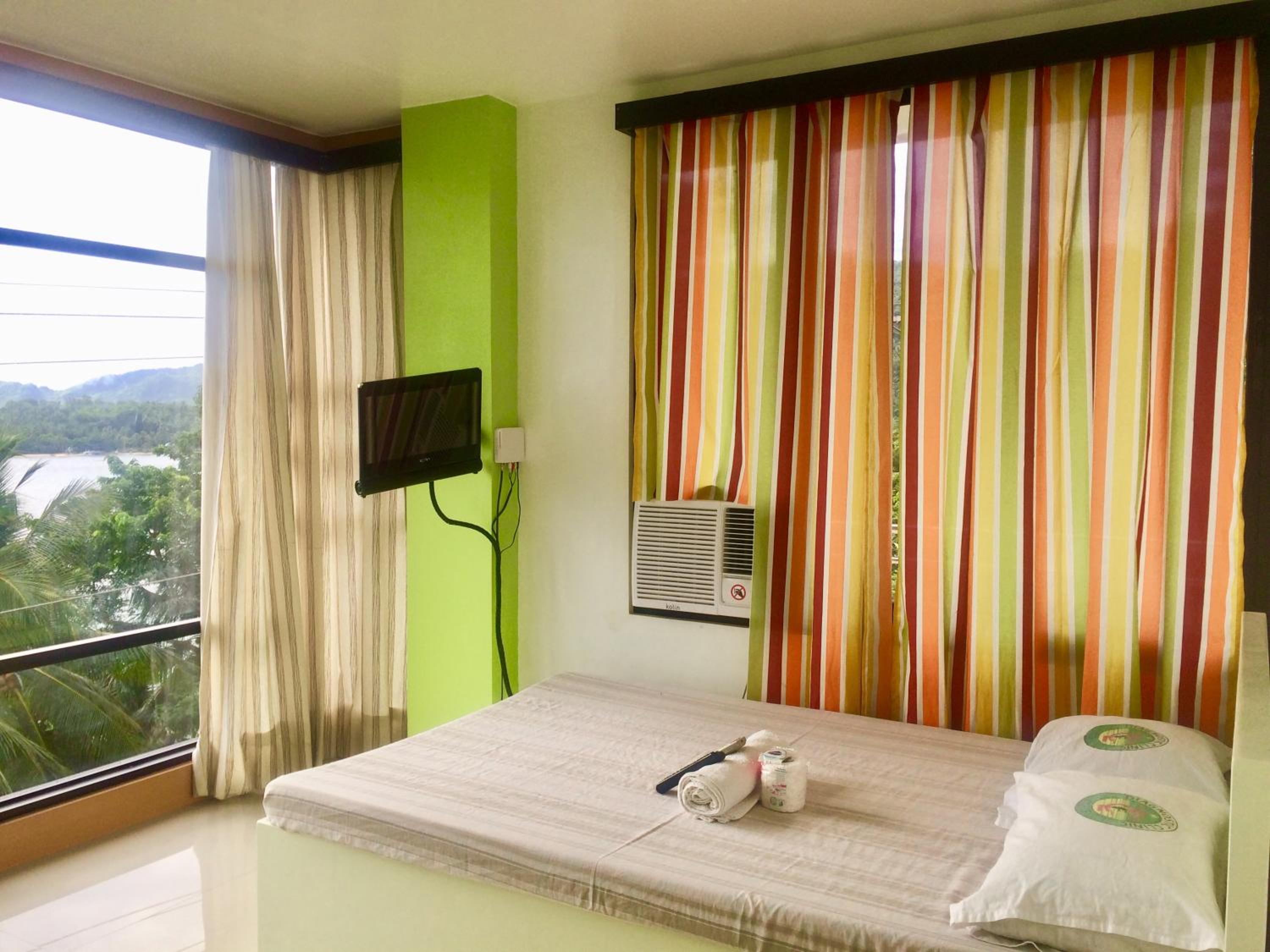 Deluxe Family Room - Photo 2
