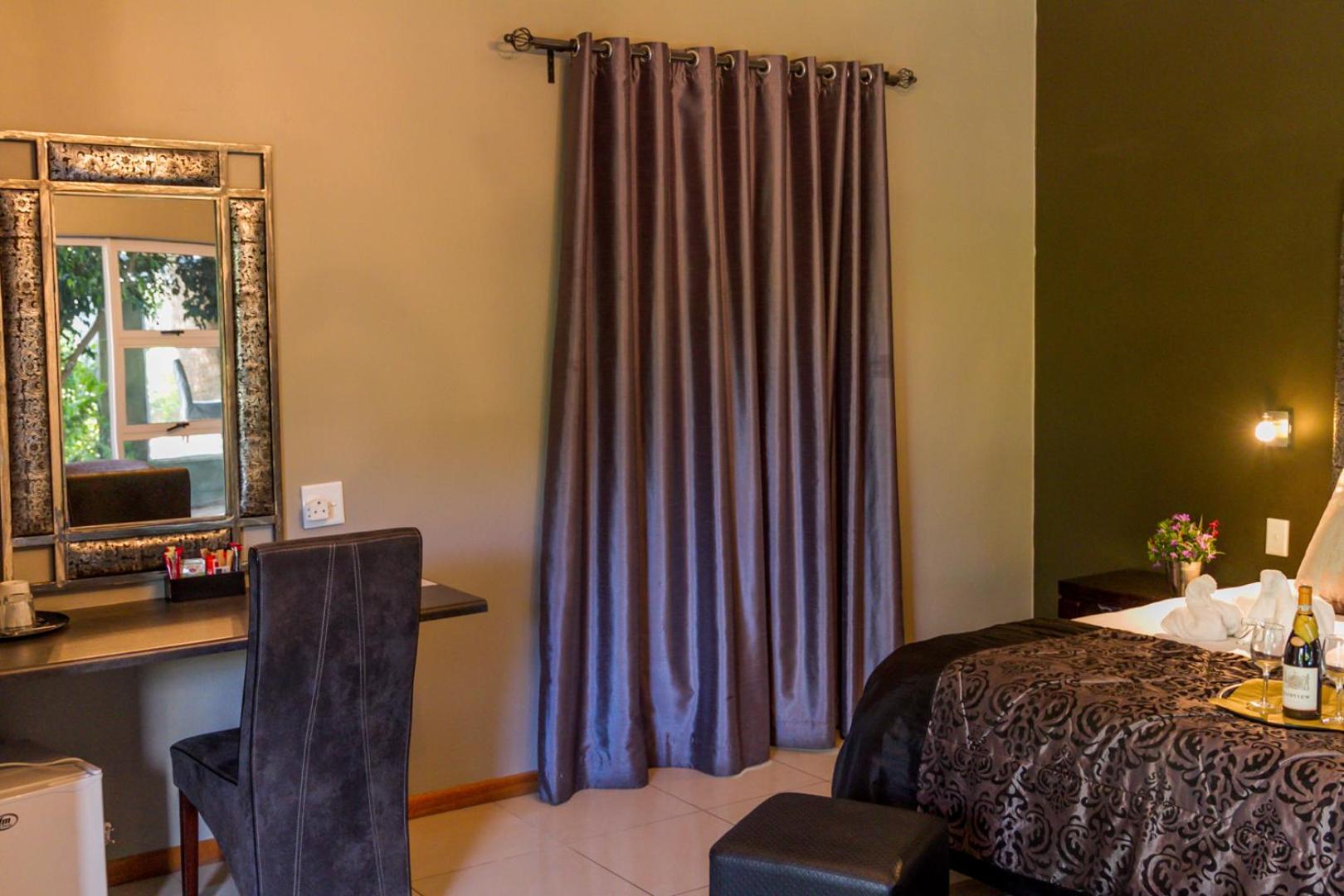 Double Room with Private Bathroom photo 2