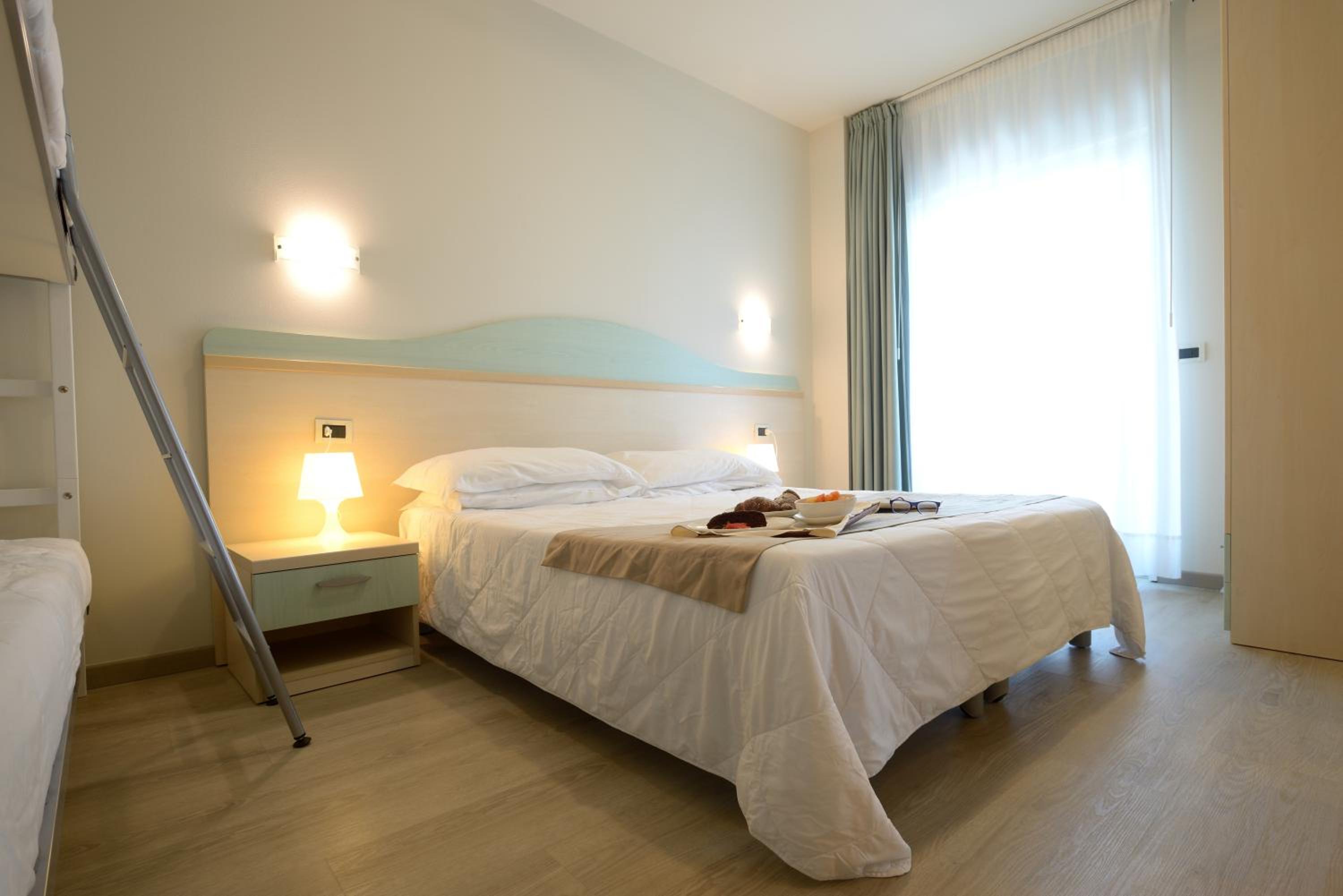 Quadruple Room with Balcony - Photo 1