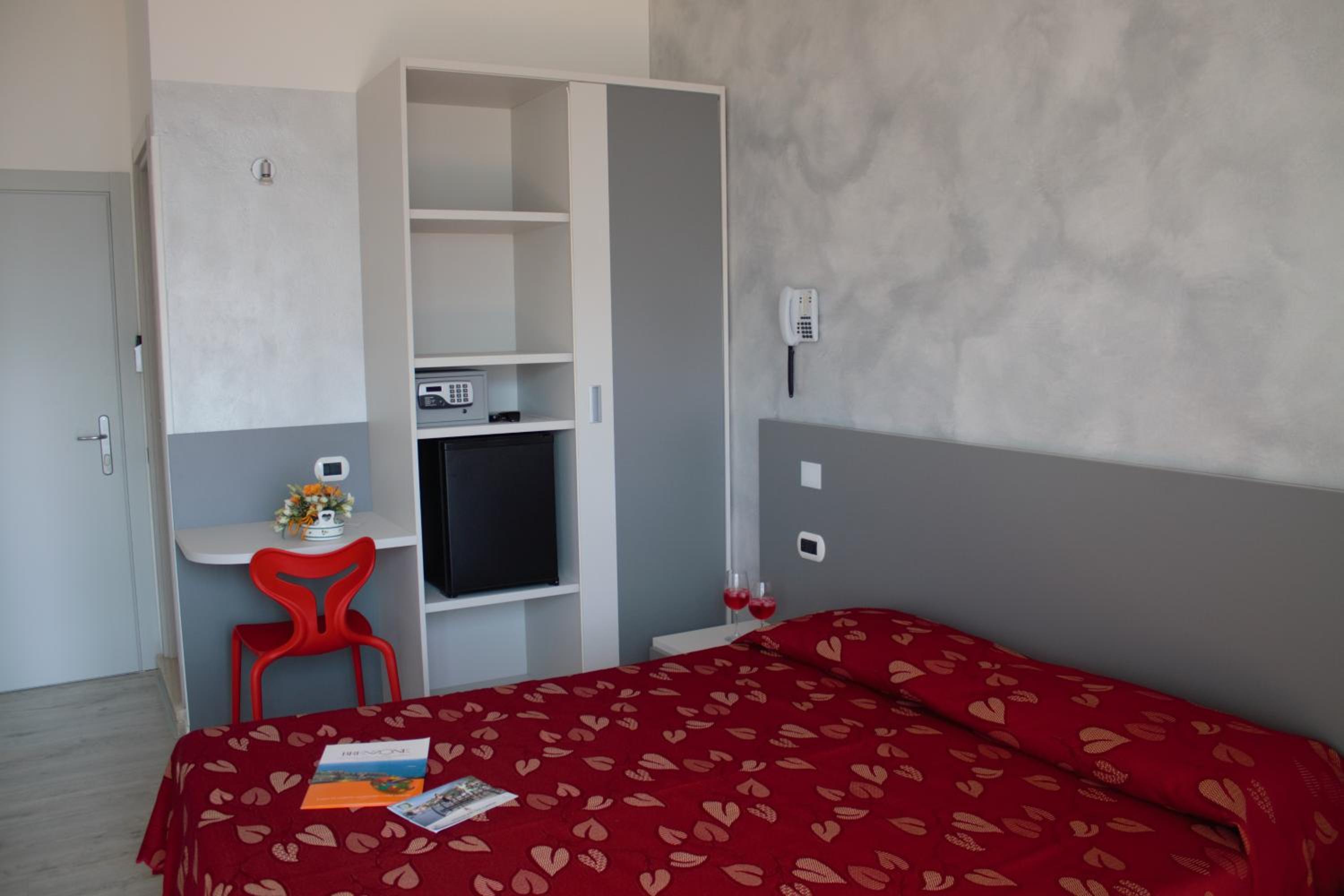 Double Room With Balcony Lake View - Photo 8