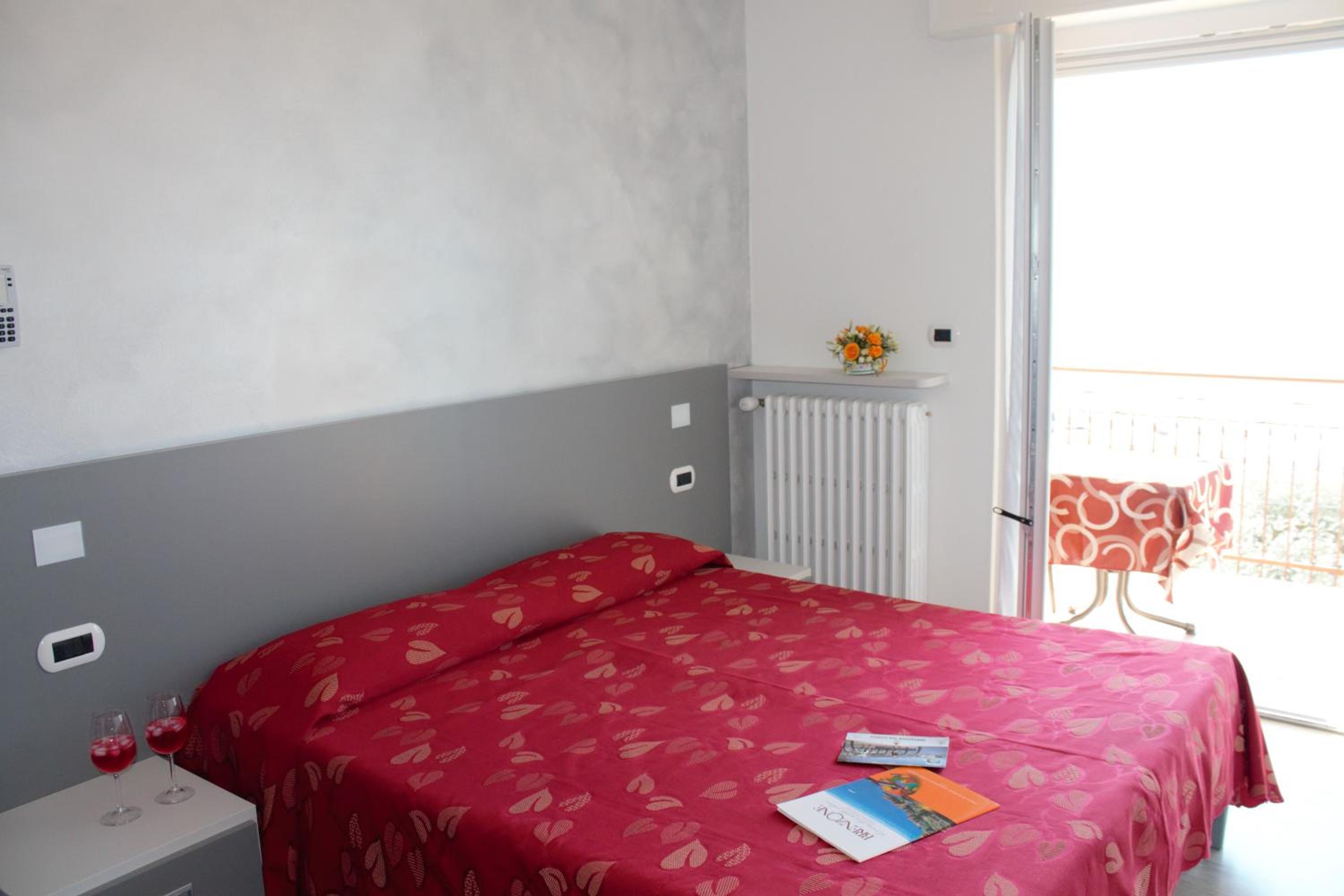 Double Room With Balcony Lake View - Photo 7