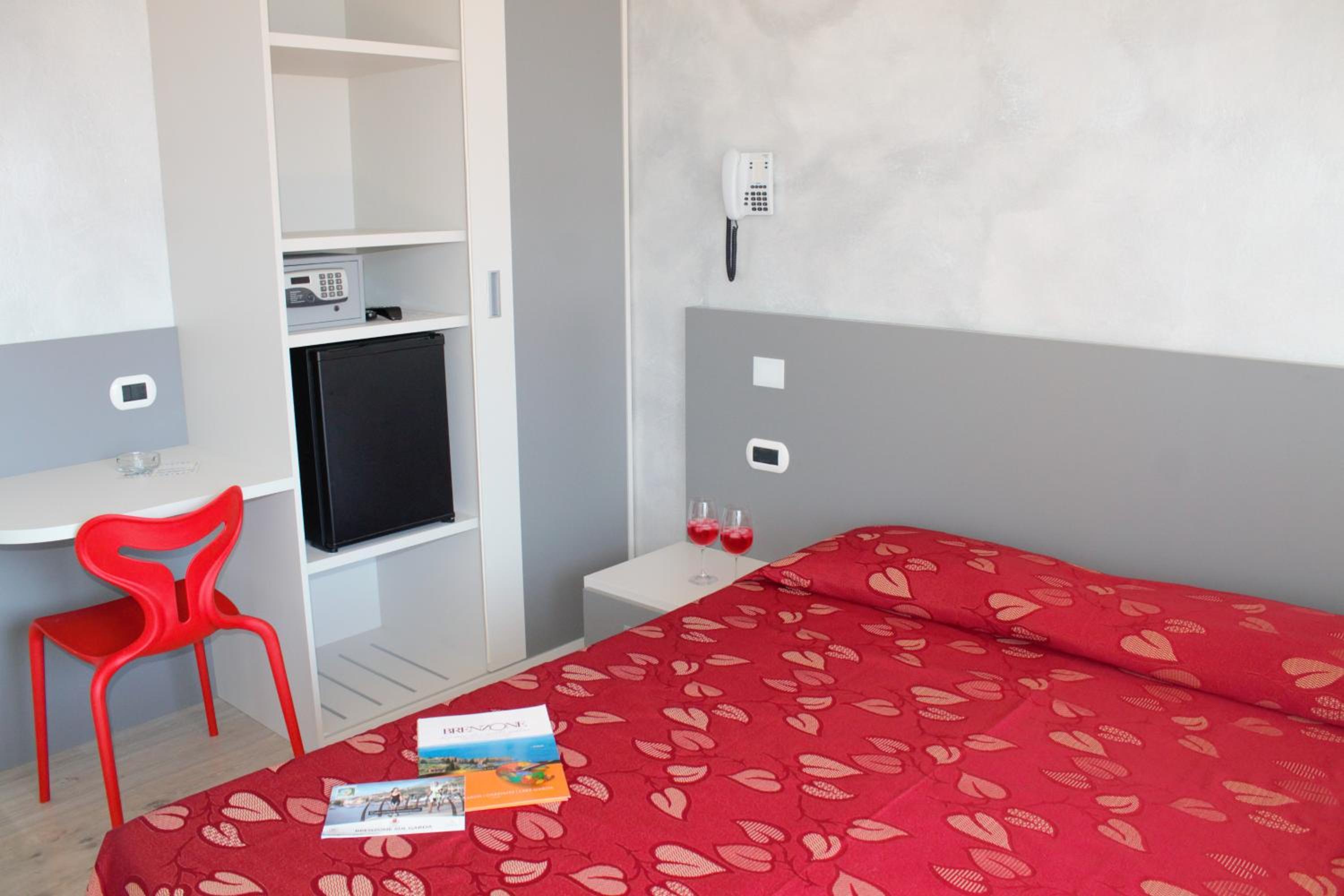 Double Room With Balcony Lake View - Photo 6