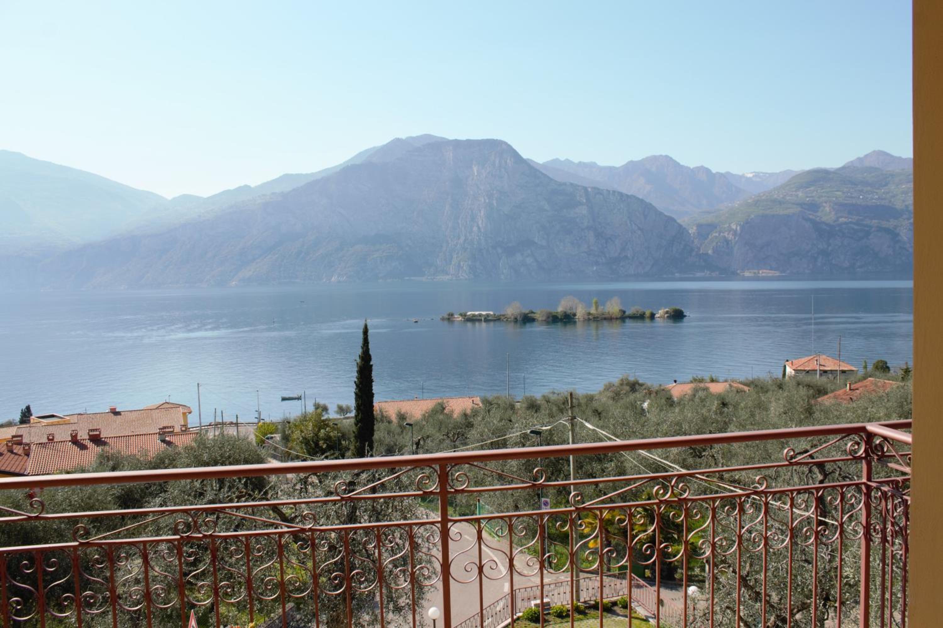 Double Room With Balcony Lake View - Photo 2