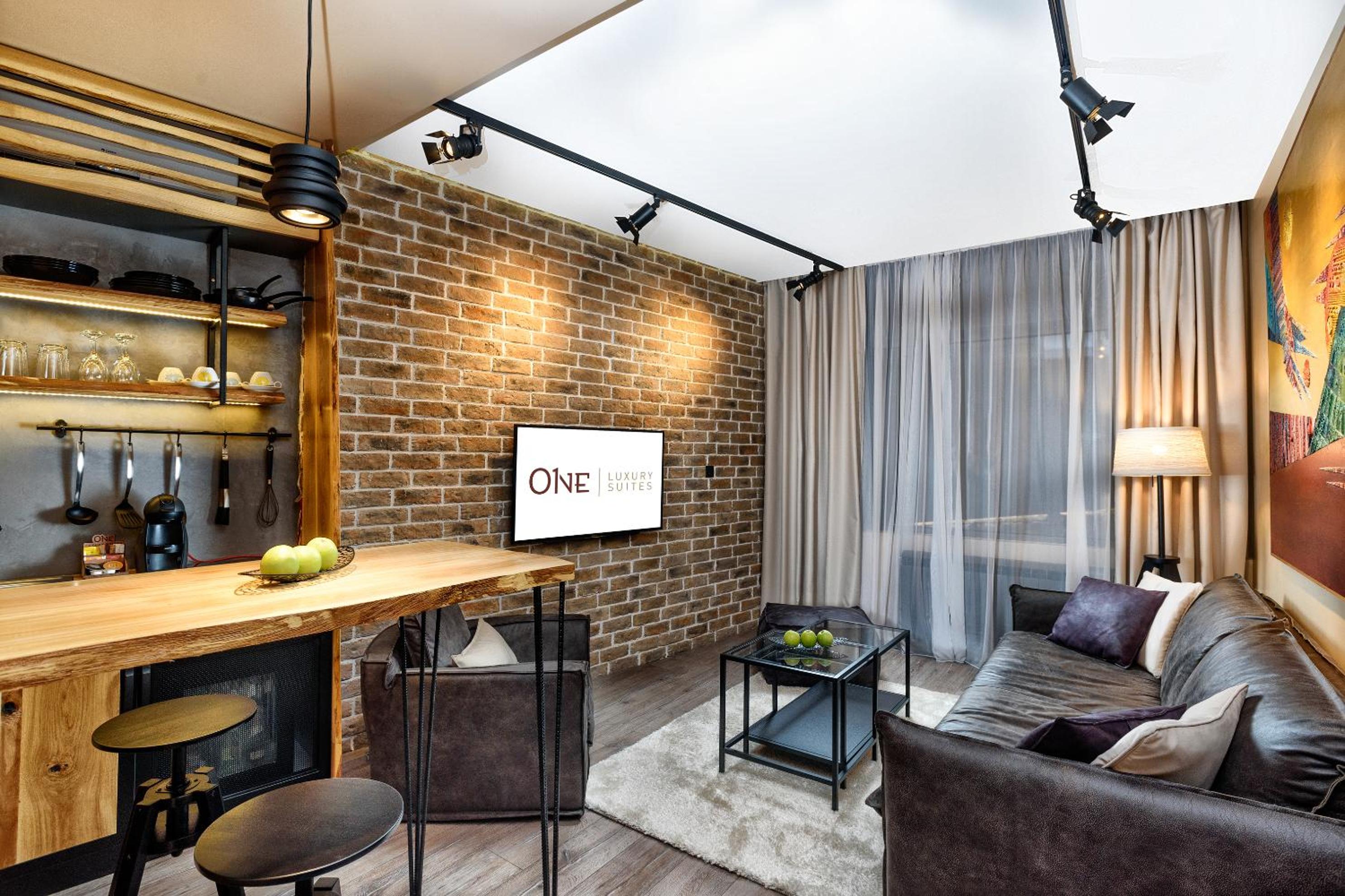 Luxury One-Bedroom Apartment with Hot Tub and Terrace photo 2
