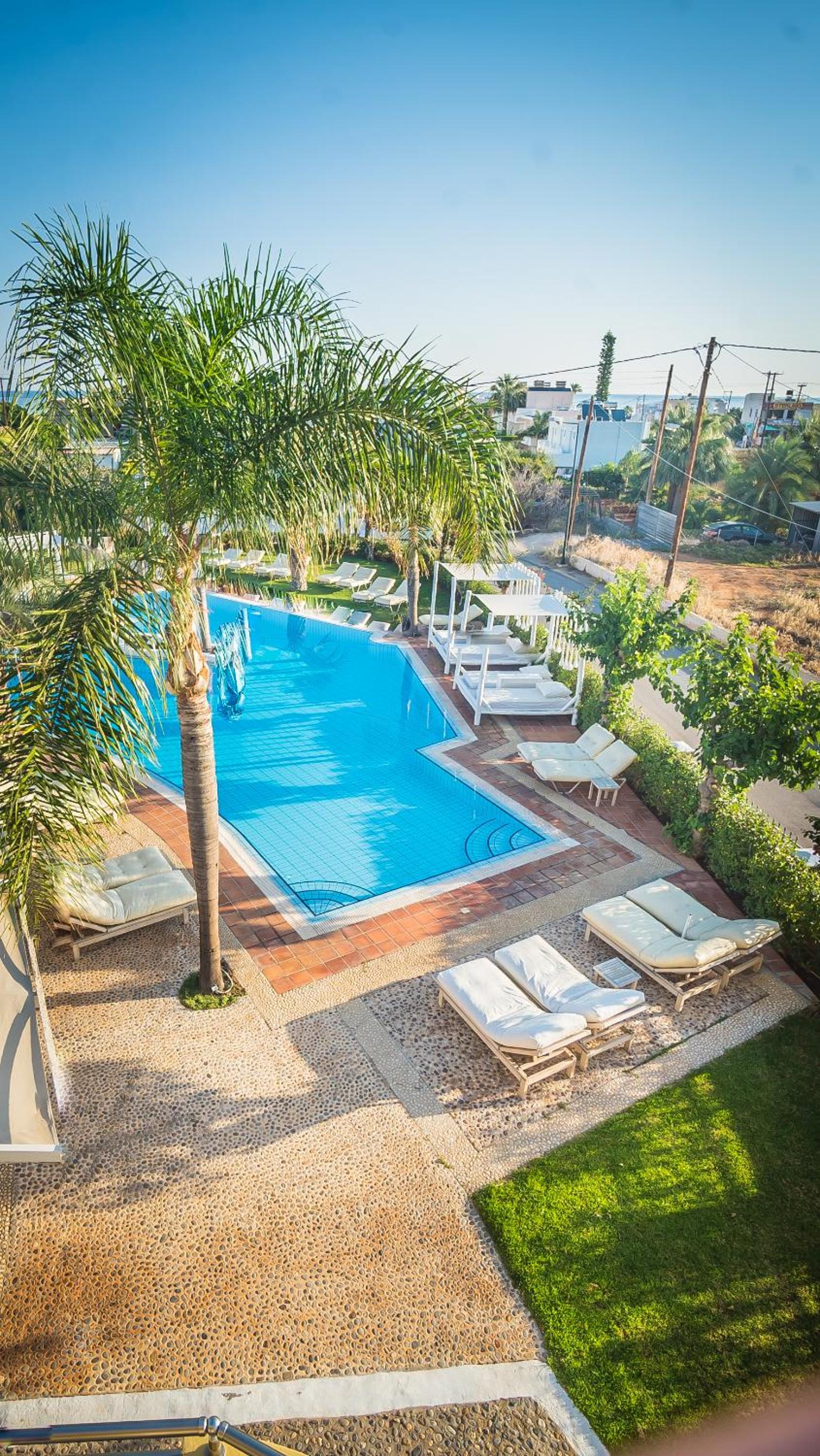 Junior Suite with Balcony and Pool View - Photo 9