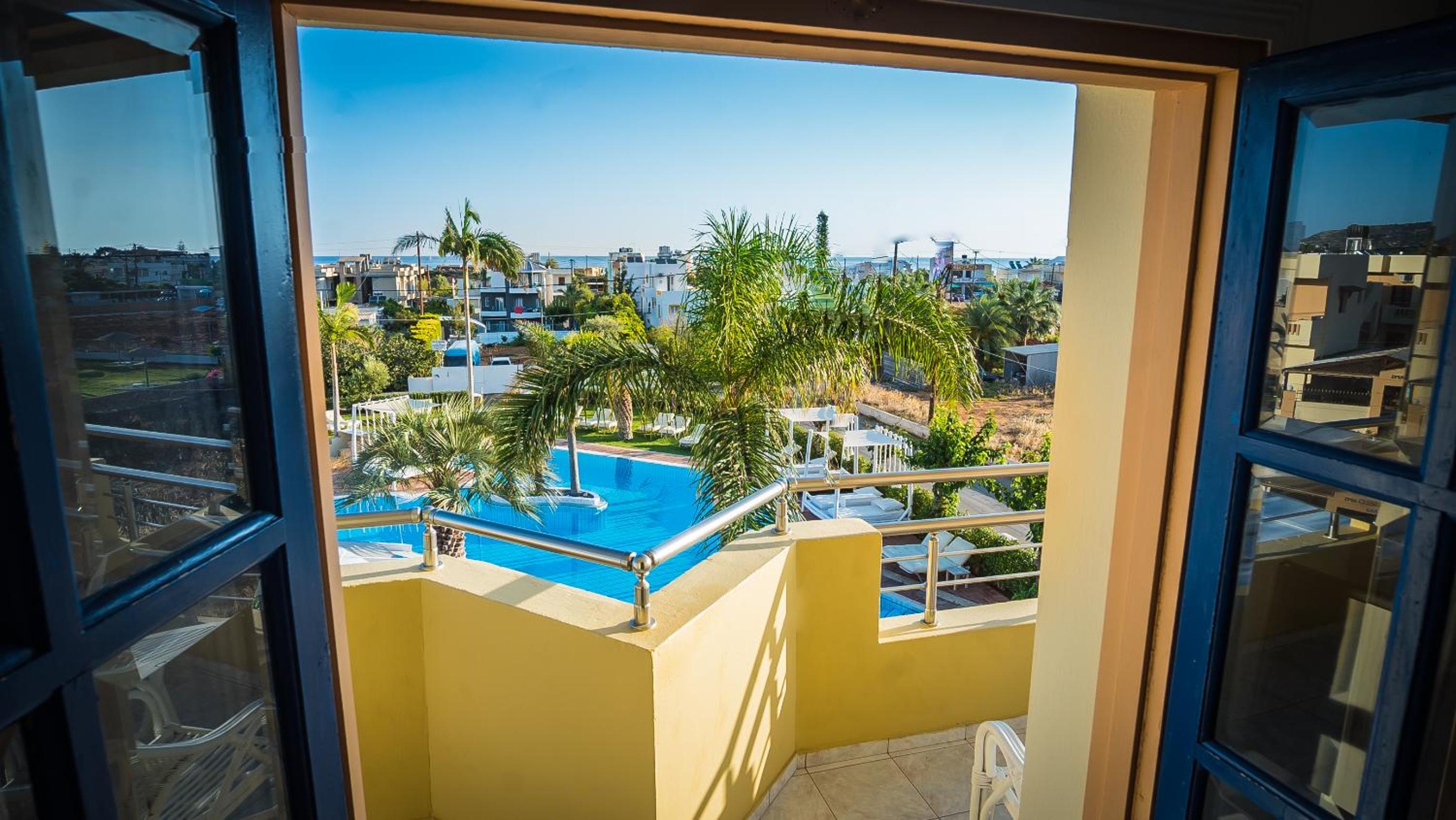 Junior Suite with Balcony and Pool View - Photo 6