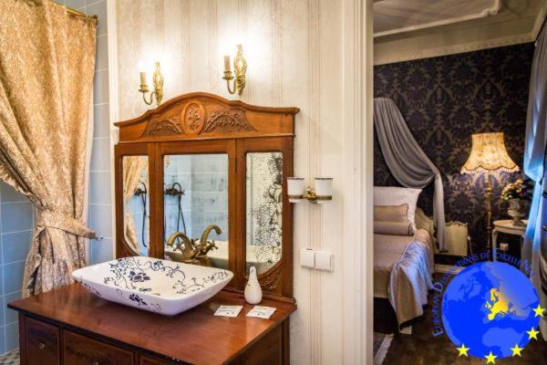 Deluxe Double Room with Shower photo 3