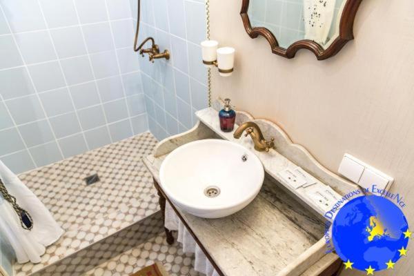 Deluxe Double Room with Shower photo 3