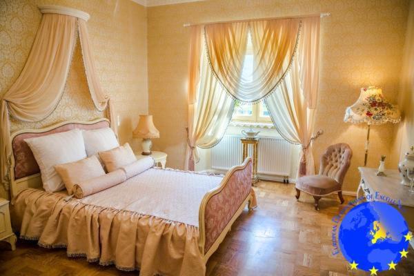 Deluxe Double Room with Shower