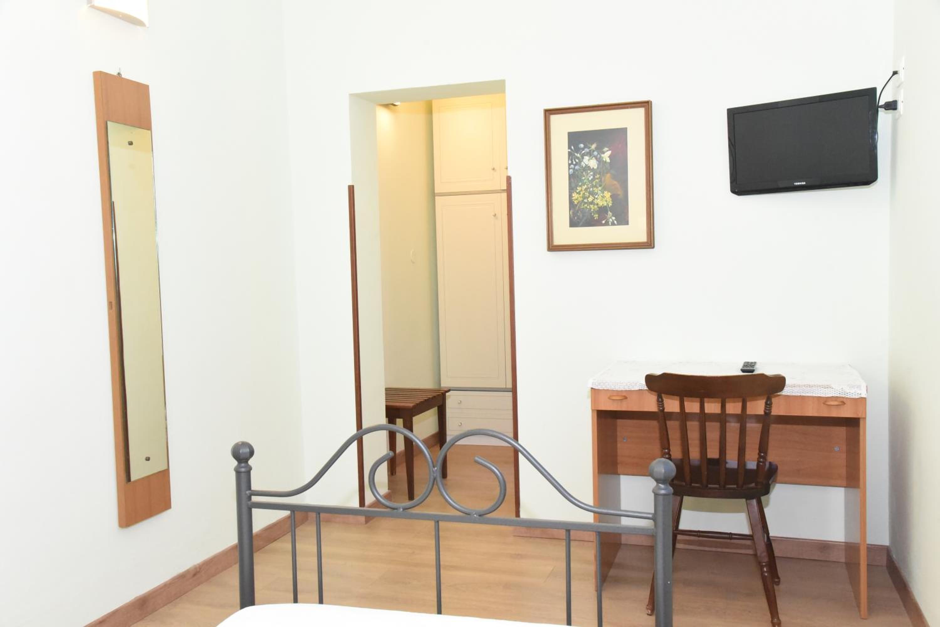Single Room with Bathroom photo 1