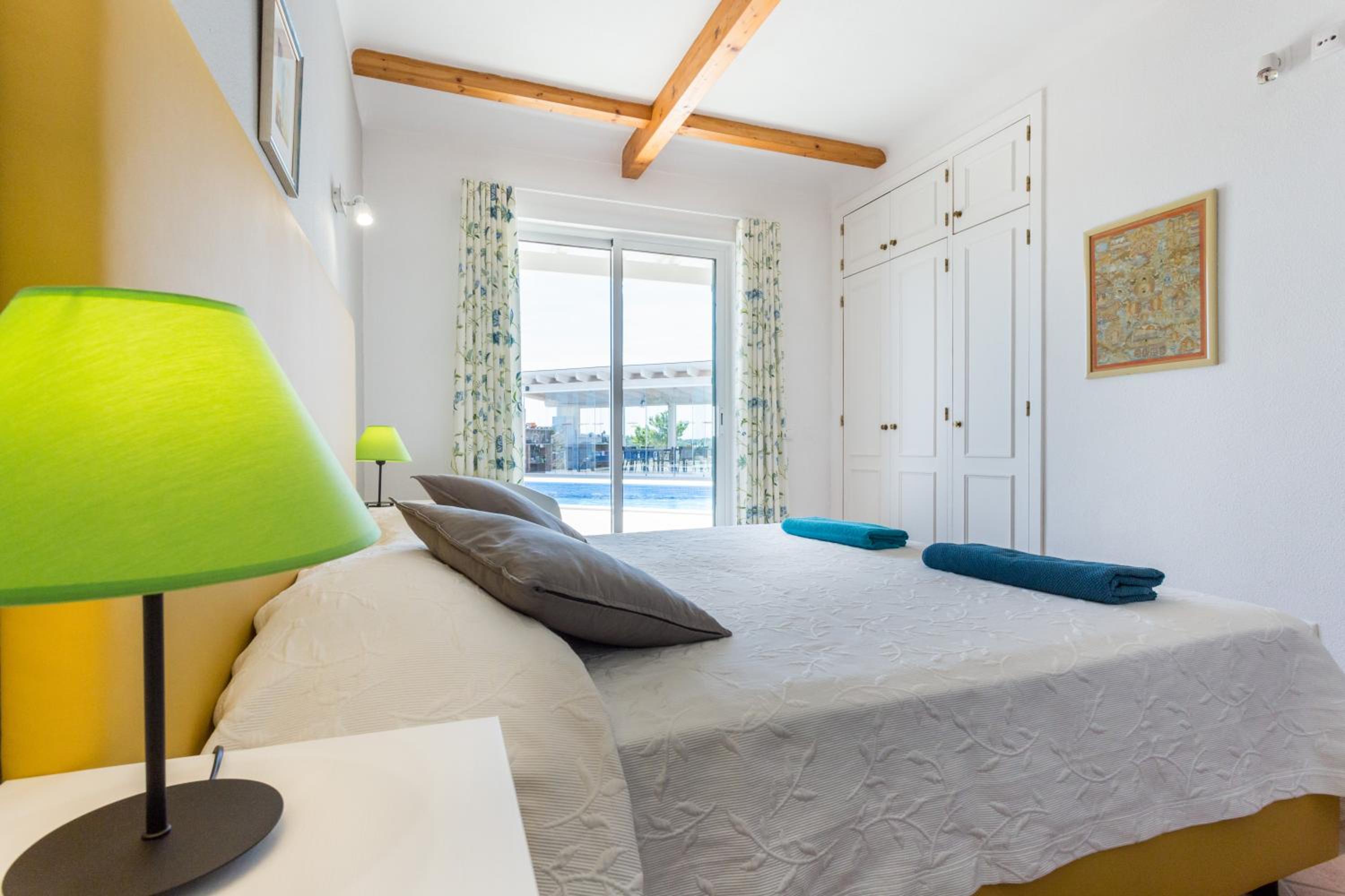 Deluxe Double or Twin Room with Pool View photo 2