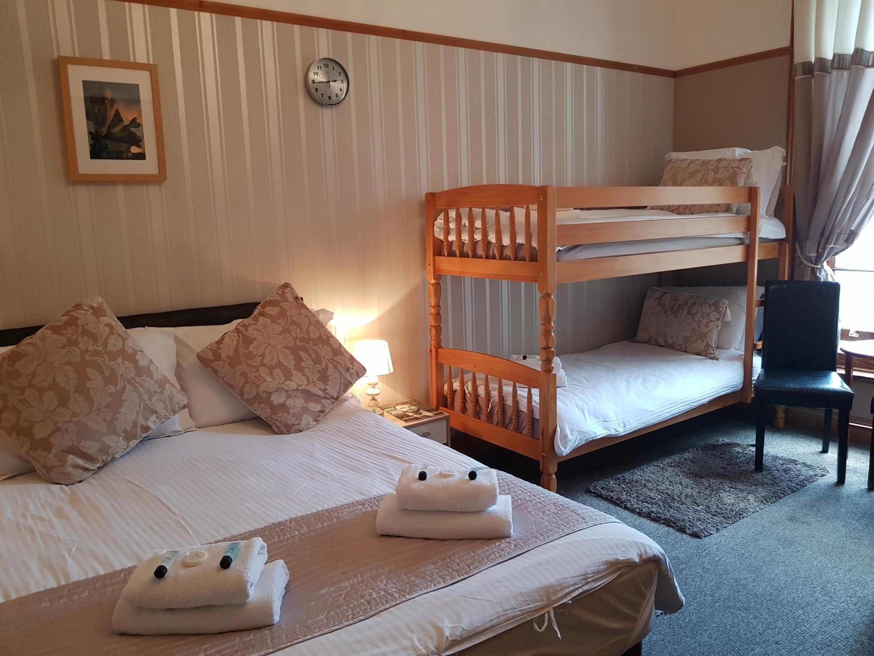 Quadruple Room with Private Bathroom - Photo 1