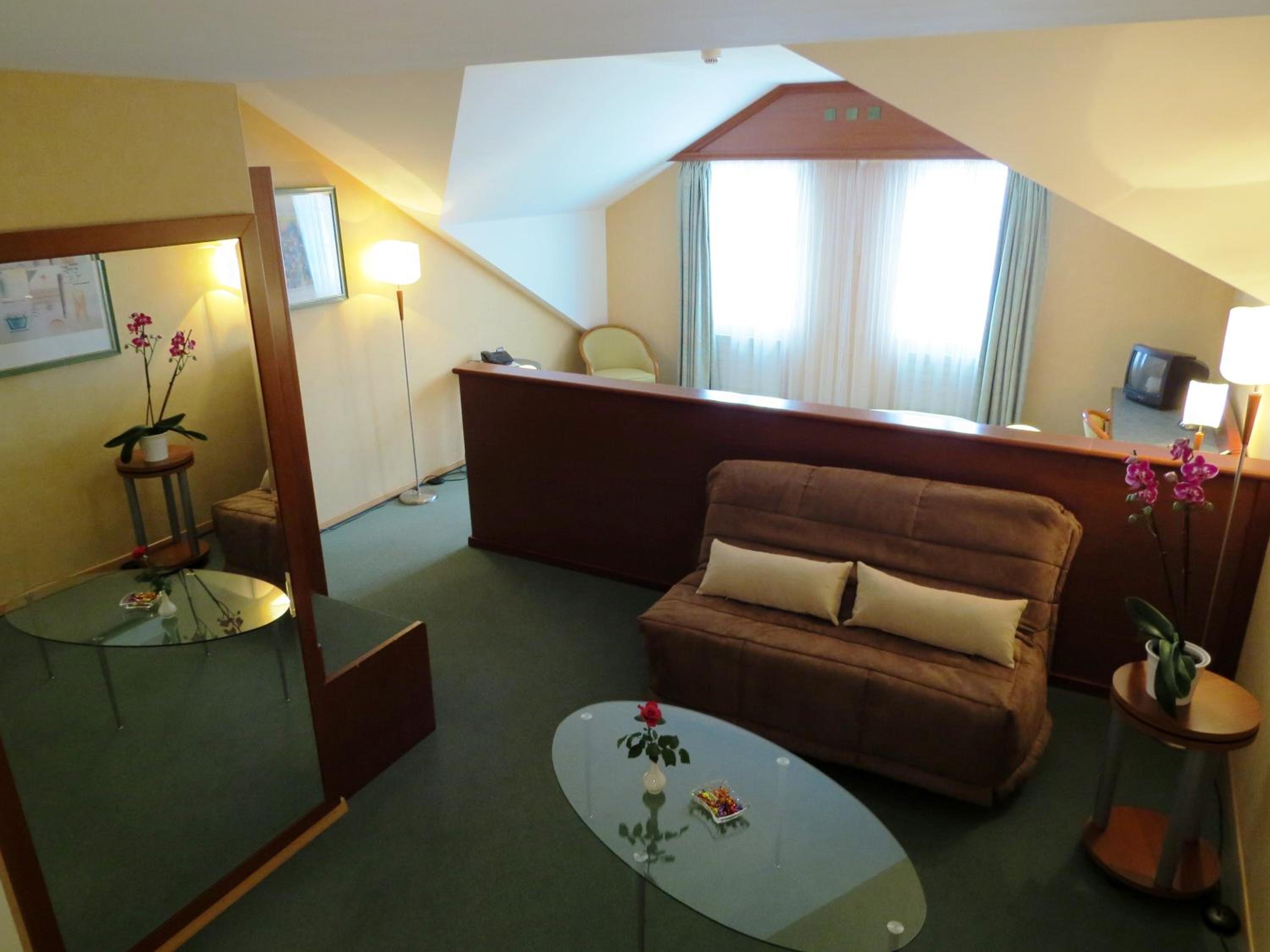 Junior Suite with Lake View - Photo 3