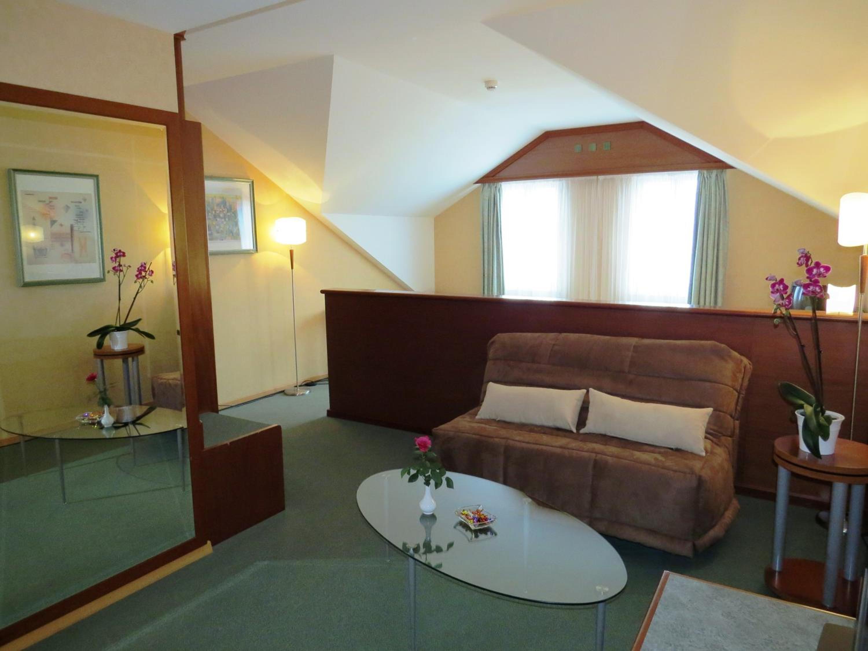 Junior Suite with Lake View - Photo 2