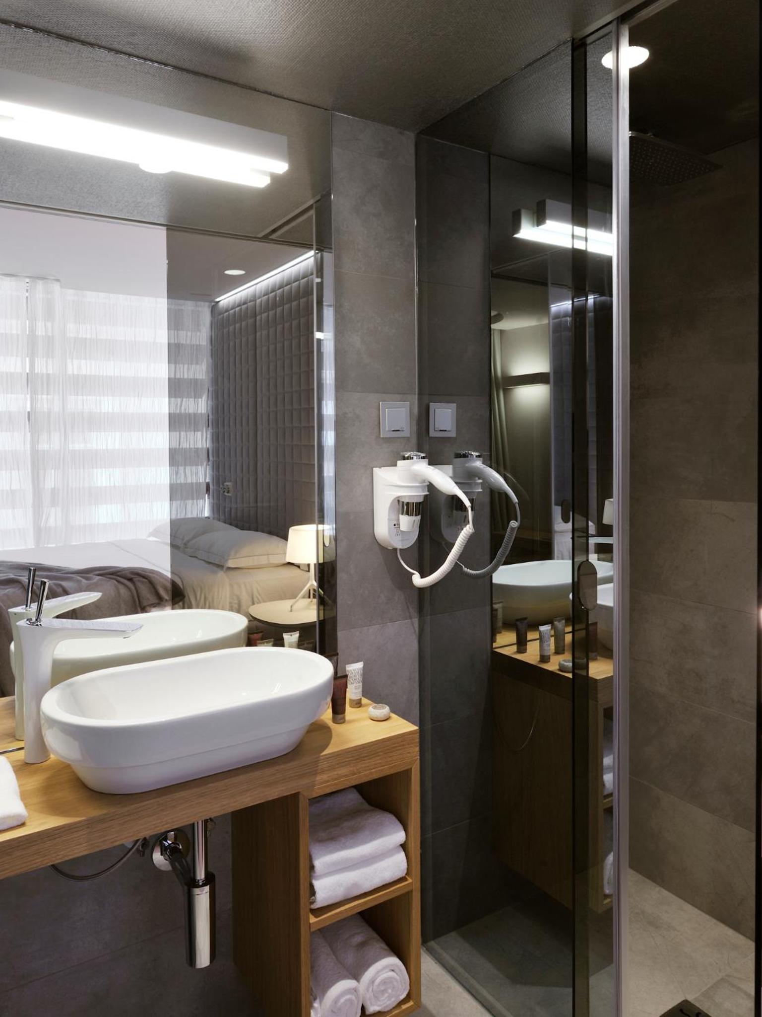 Double or Twin Room - Photo 2