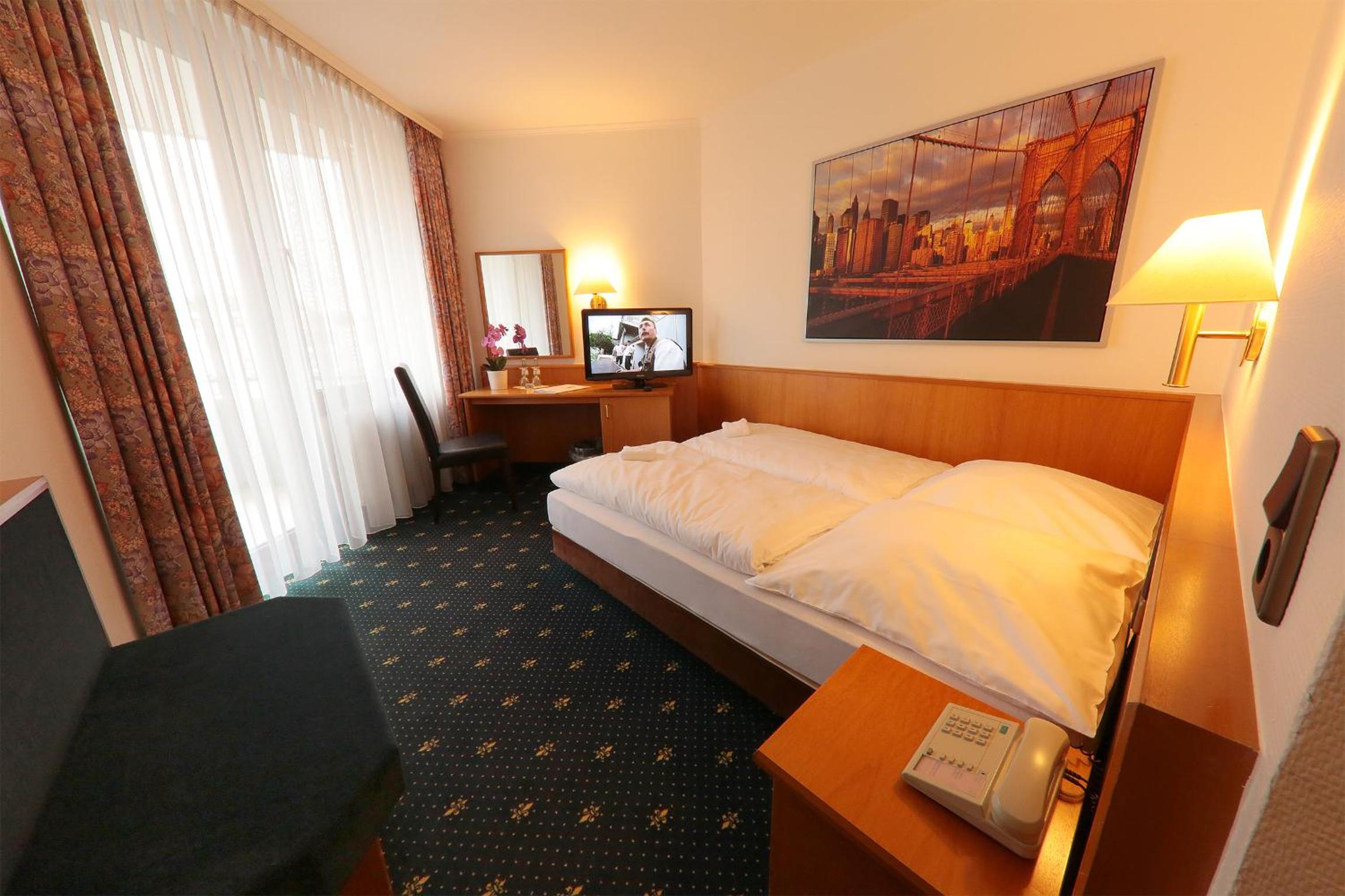 Deluxe Double Room with Balcony photo 2
